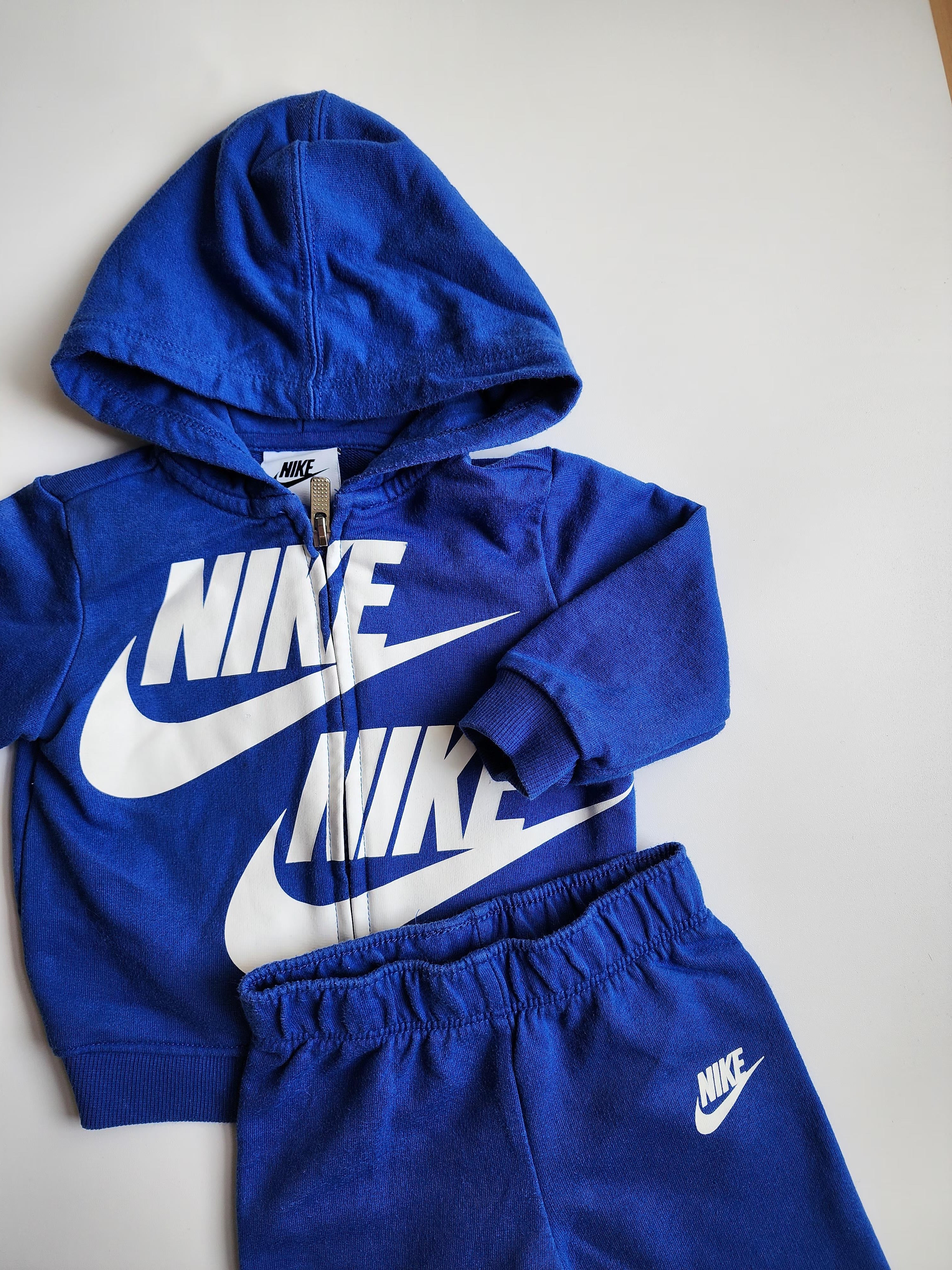 Ensemble survêtement Nike – 6 mois – très bon état