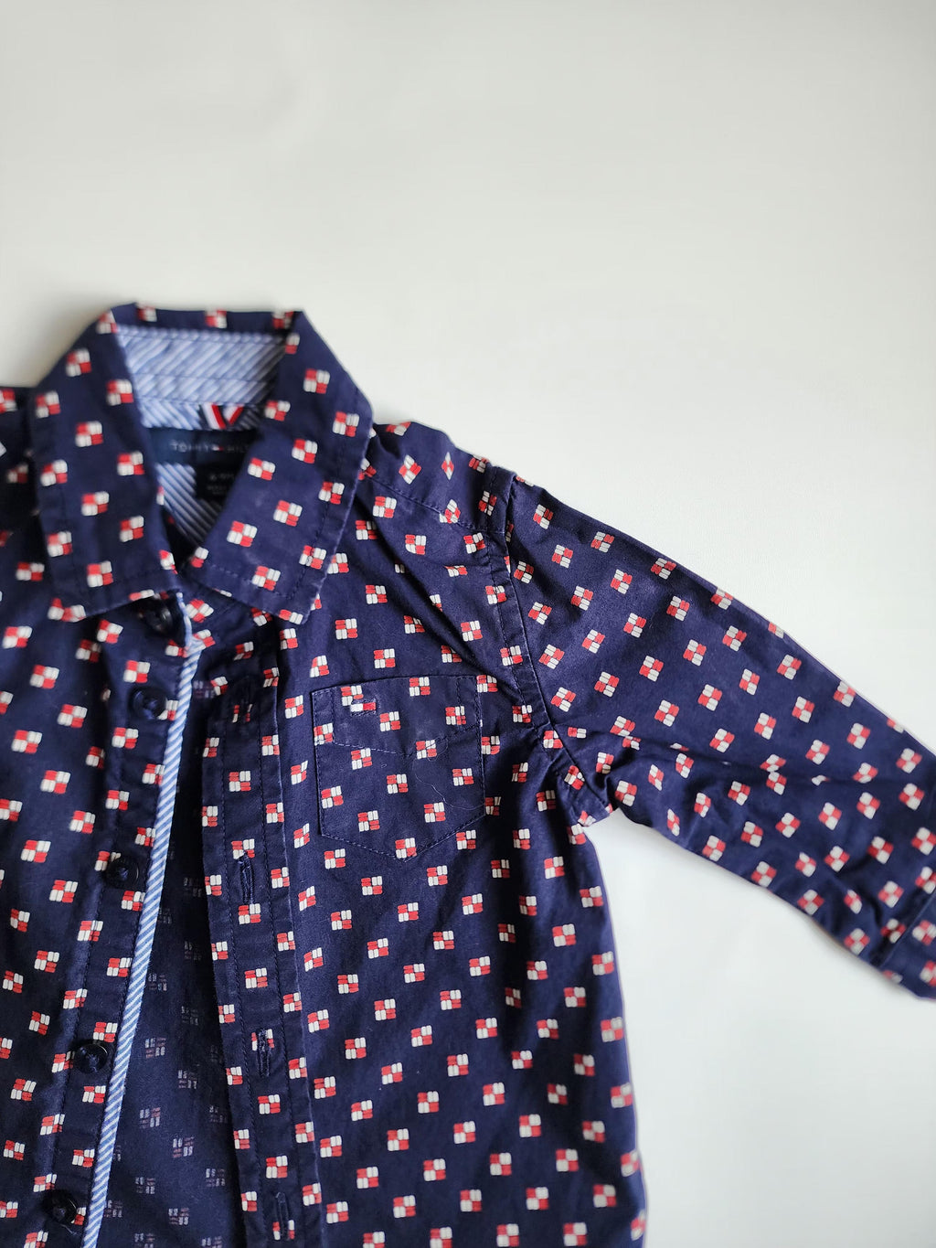 Chemise Tommy Hilfiger – 6-9 mois – Très bon état