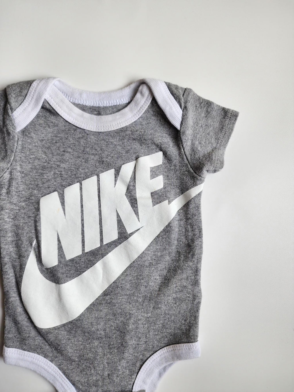 Body Nike  – 0 à 6 mois – Très bon état