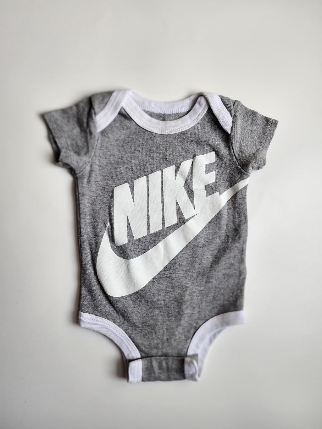 Body Nike  – 0 à 6 mois – Très bon état