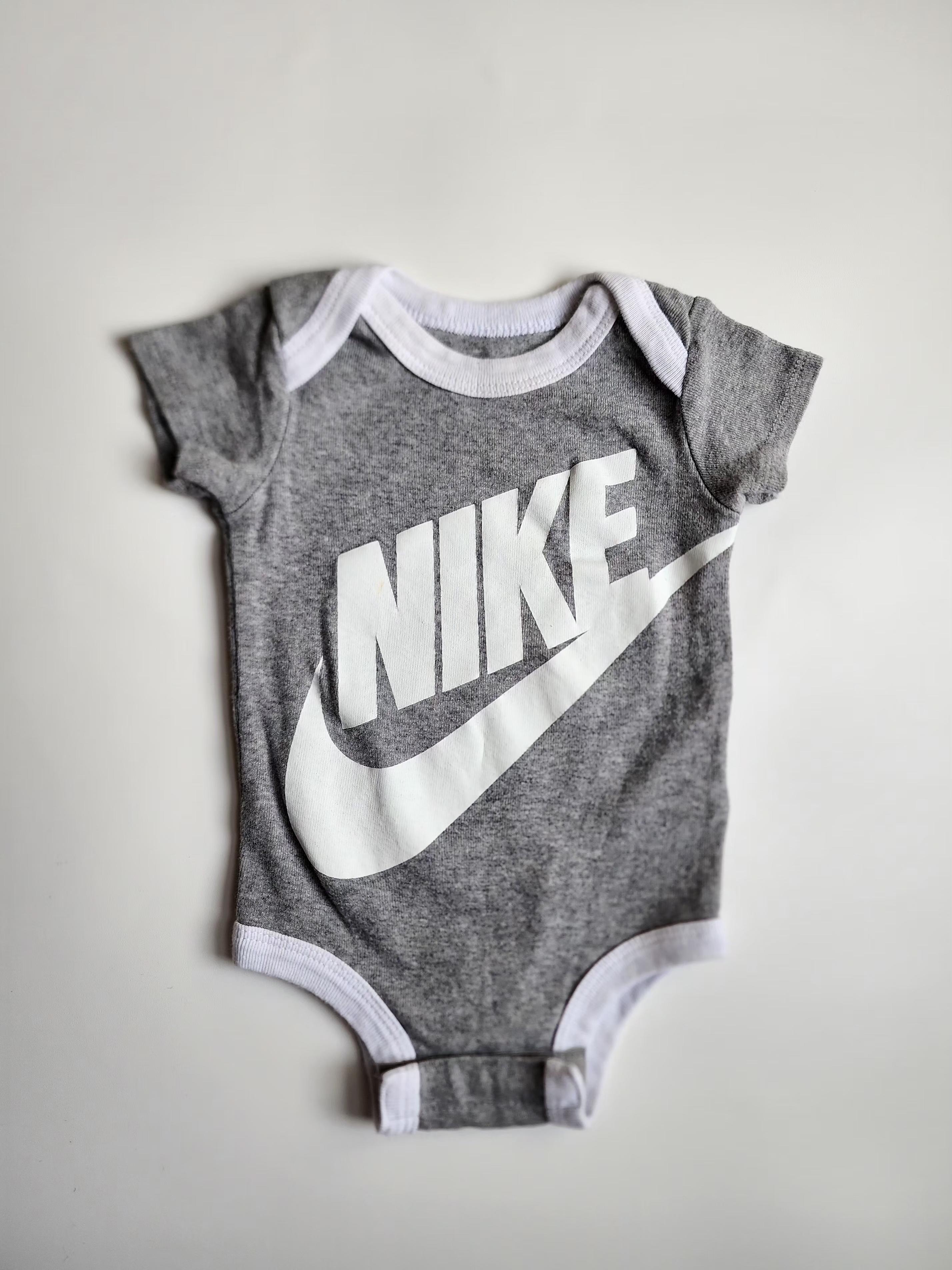 Body Nike  – 0 à 6 mois – Très bon état