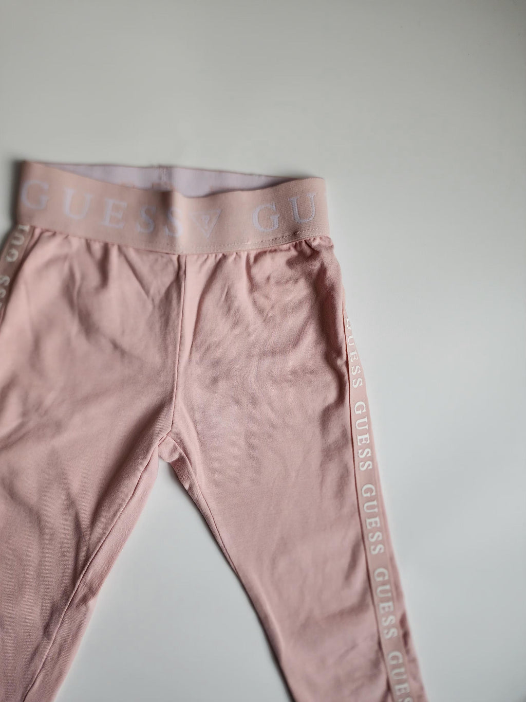 Pantalon Guess – 2 ans – Trés bon état