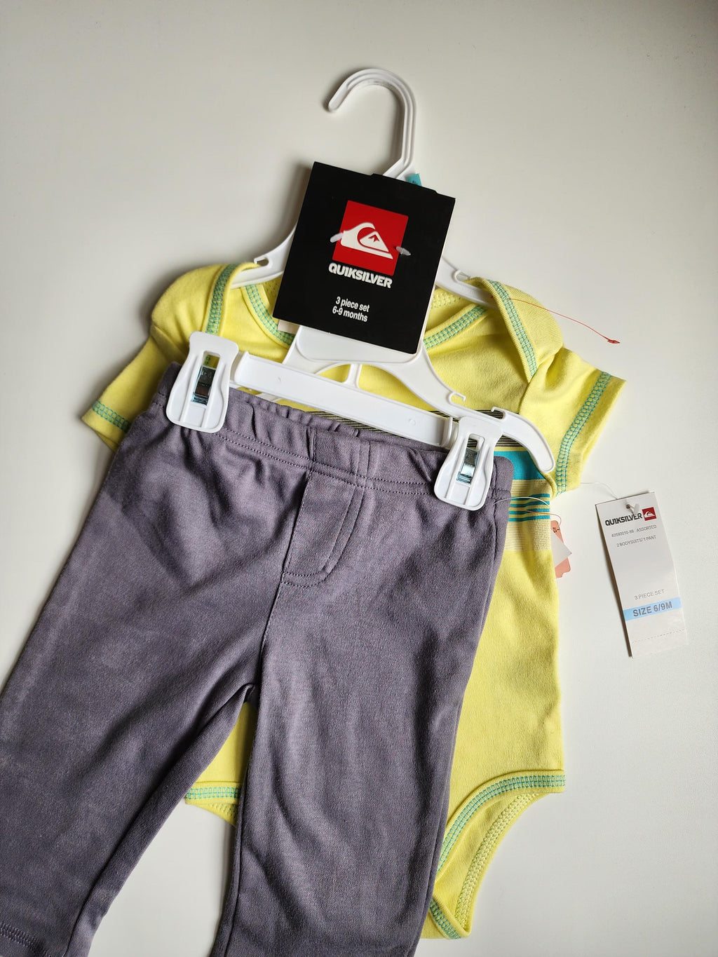 Ensemble Quiksilver  – 6 à 9 mois – neuf