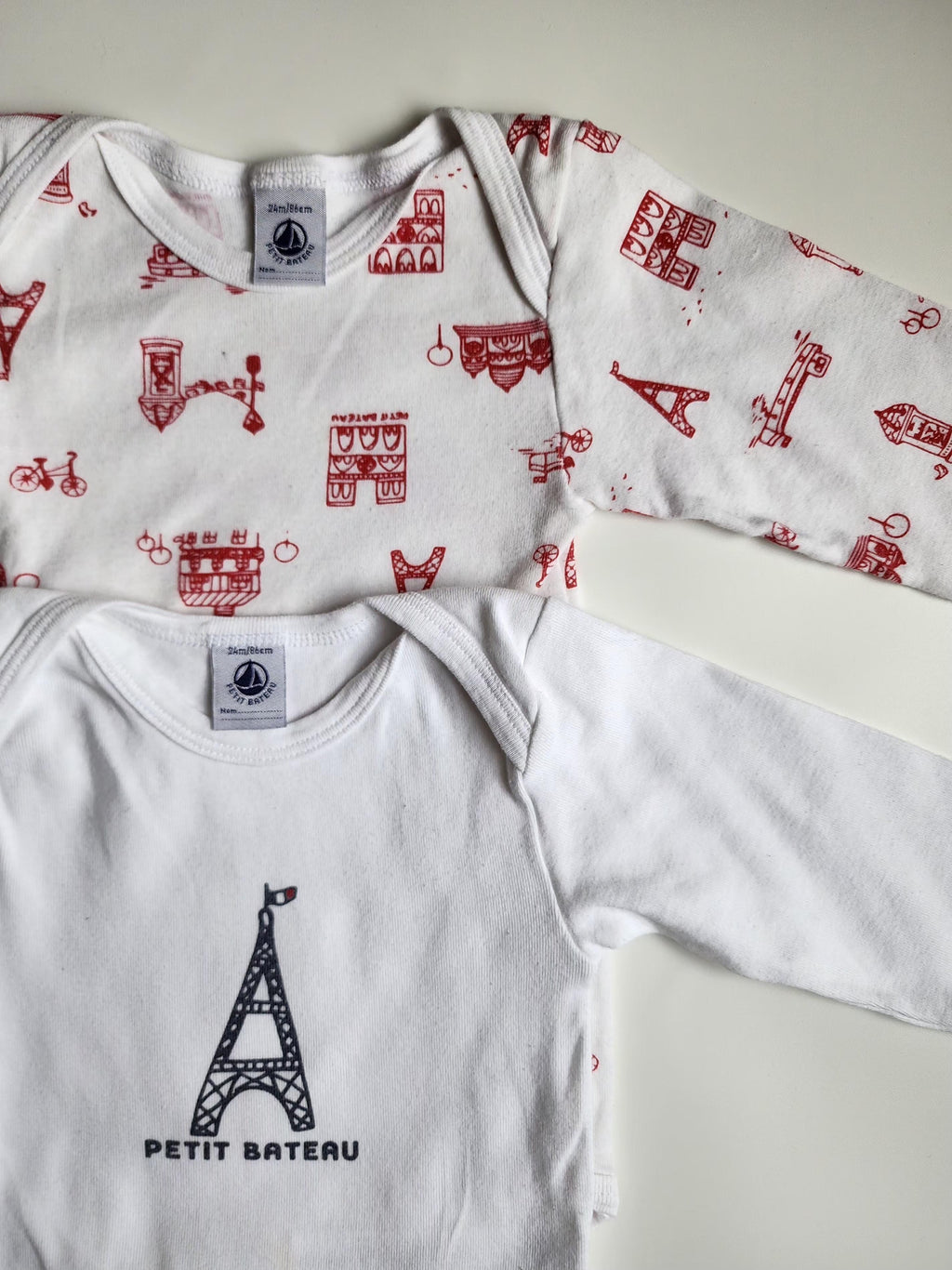 Petit Bateau – Lot 2 bodys manches longues  – 24 mois – Très bon état