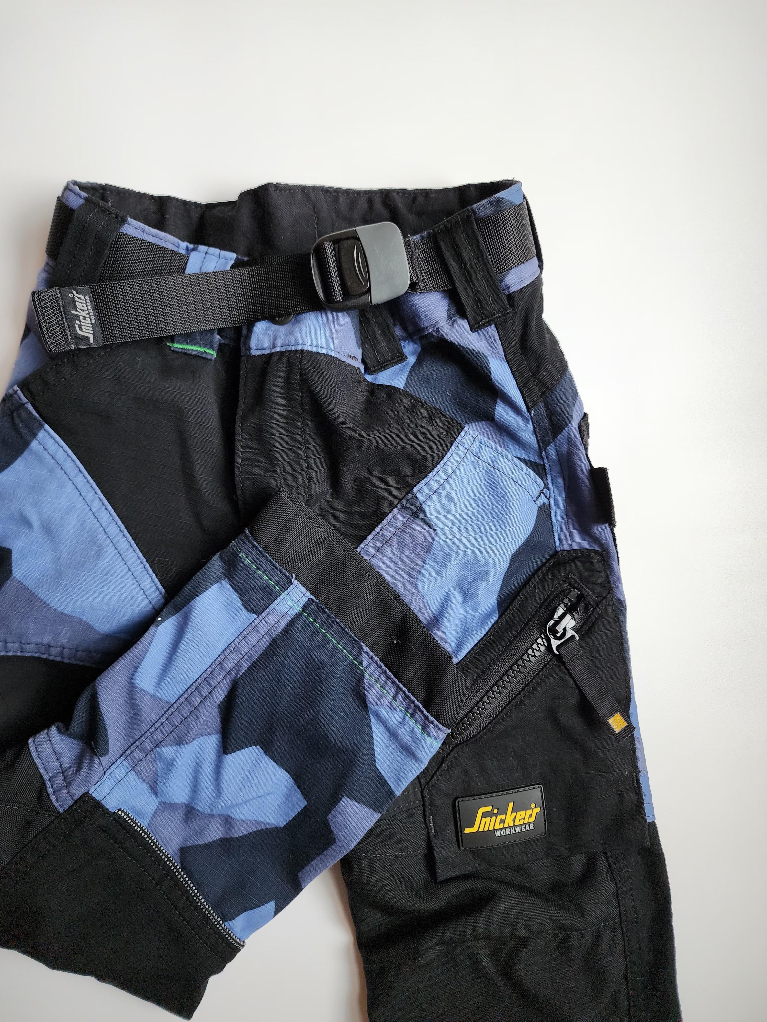 Pantalon Snickers – 4-5 ans – très bon état