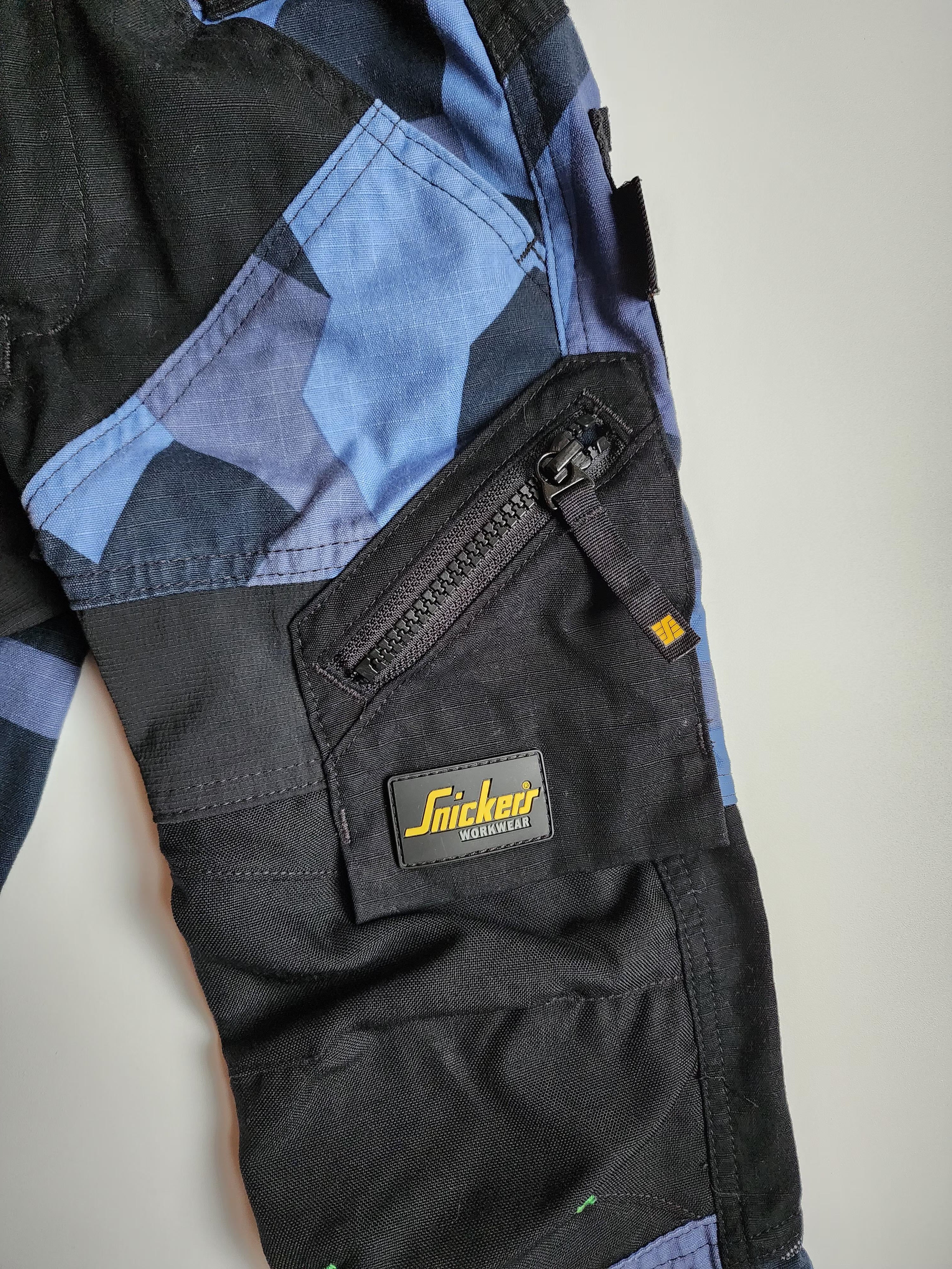 Pantalon Snickers – 4-5 ans – très bon état