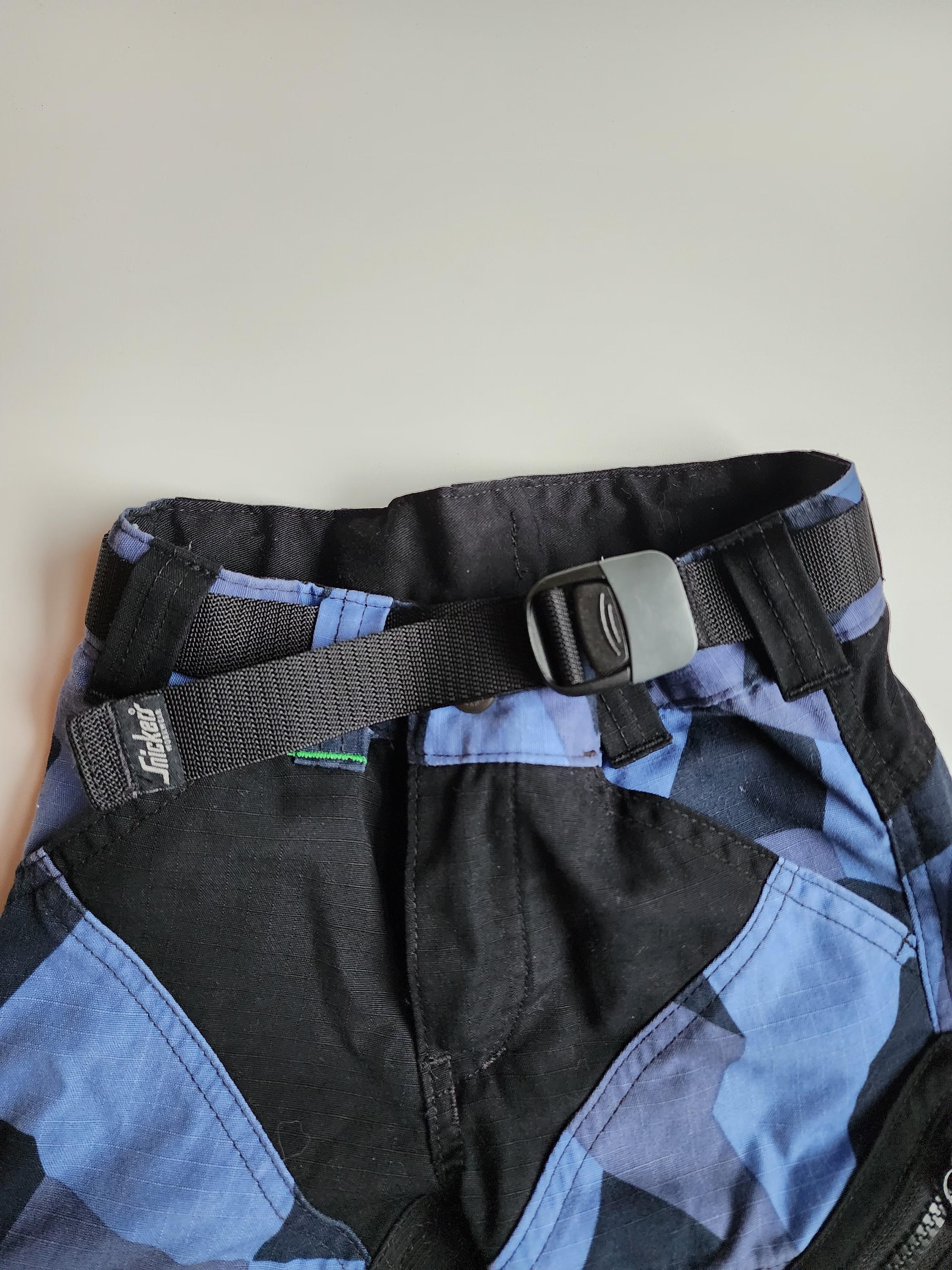 Pantalon Snickers – 4-5 ans – très bon état