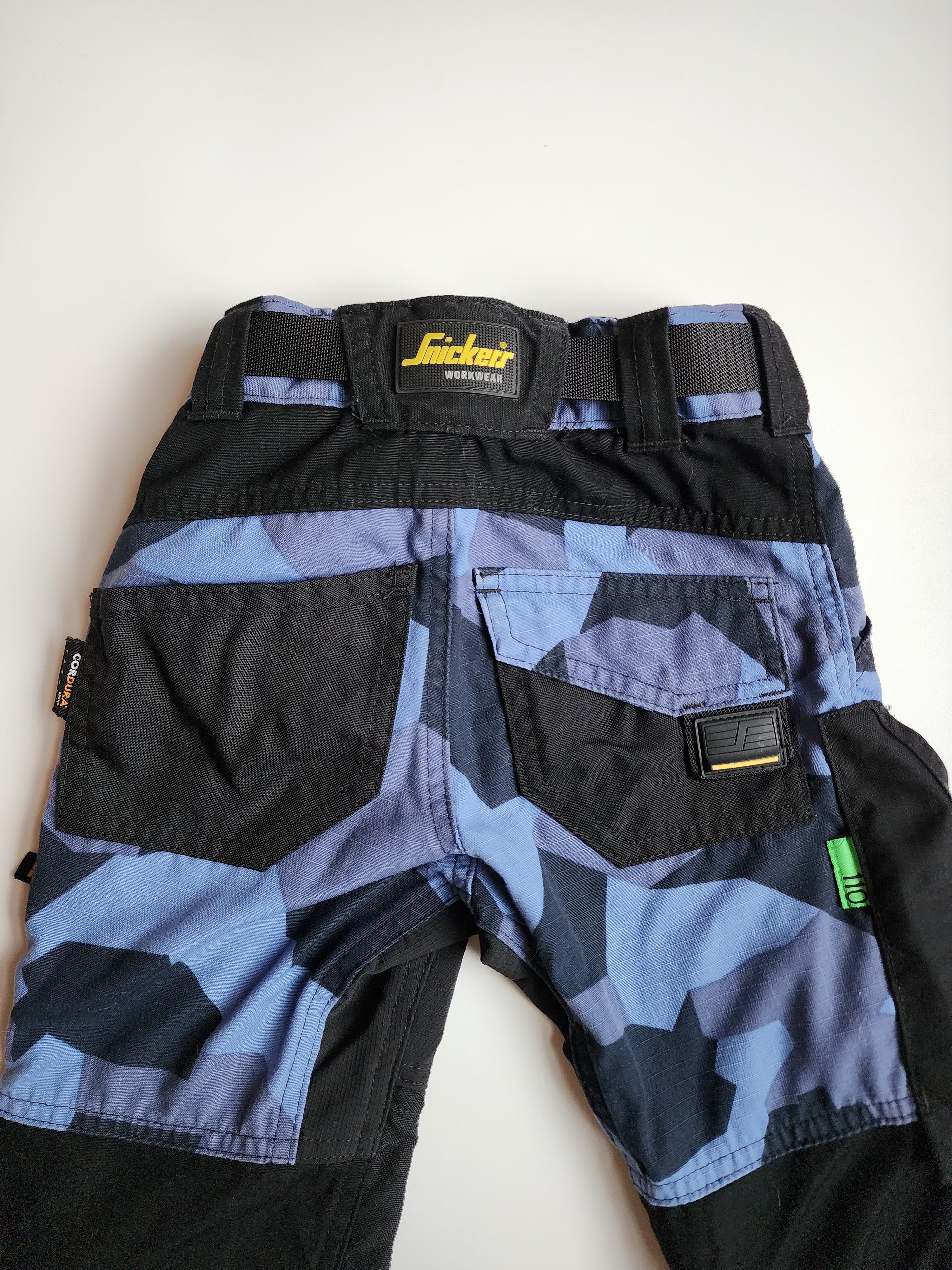 Pantalon Snickers – 4-5 ans – très bon état