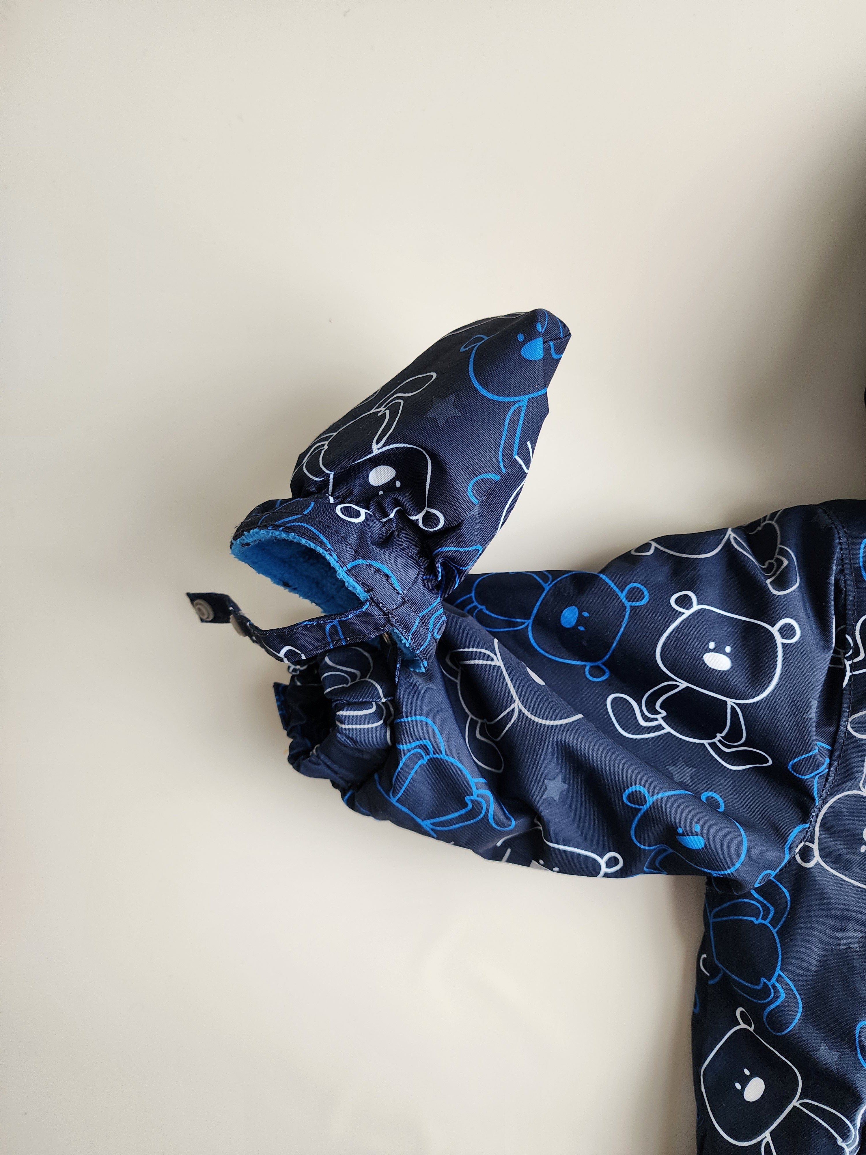 Combinaison de neige OshKosh mains pieds intégrés– 12 mois – Très bon état