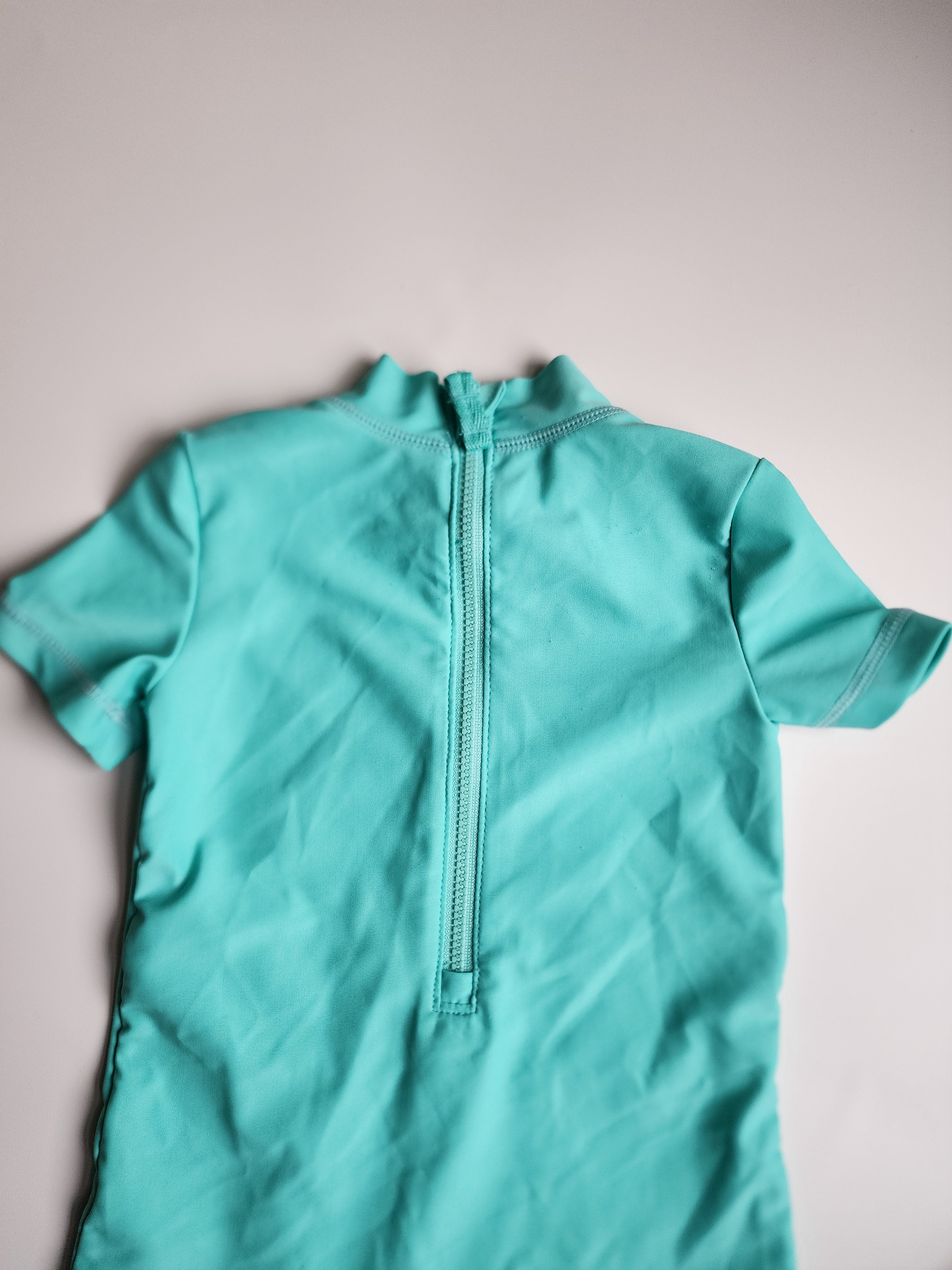 Maillot de bain Carter's manches courtes – 12 mois – Très bon état