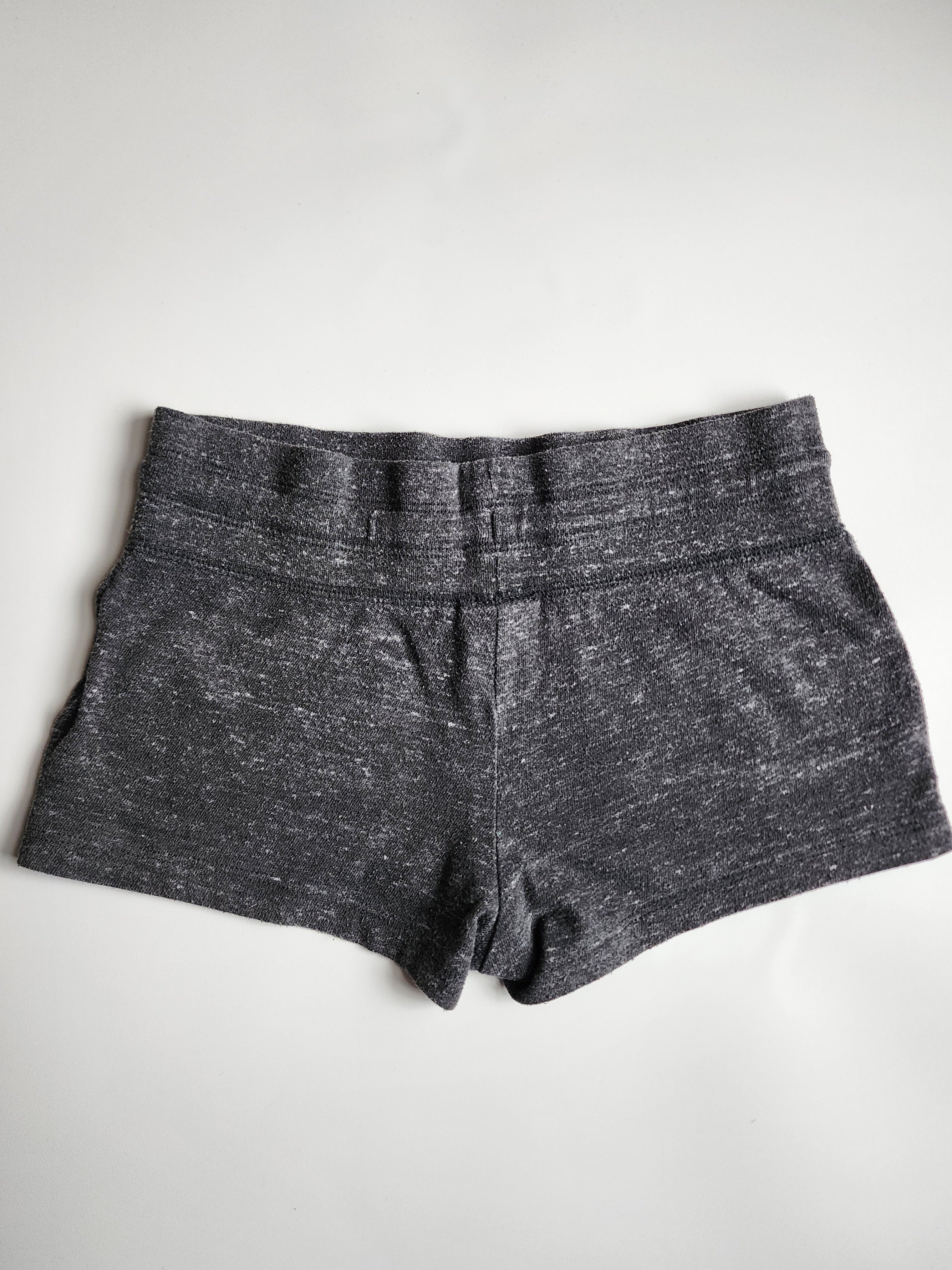 Short Nike – XS (6 à 8 ans) – Très bon état