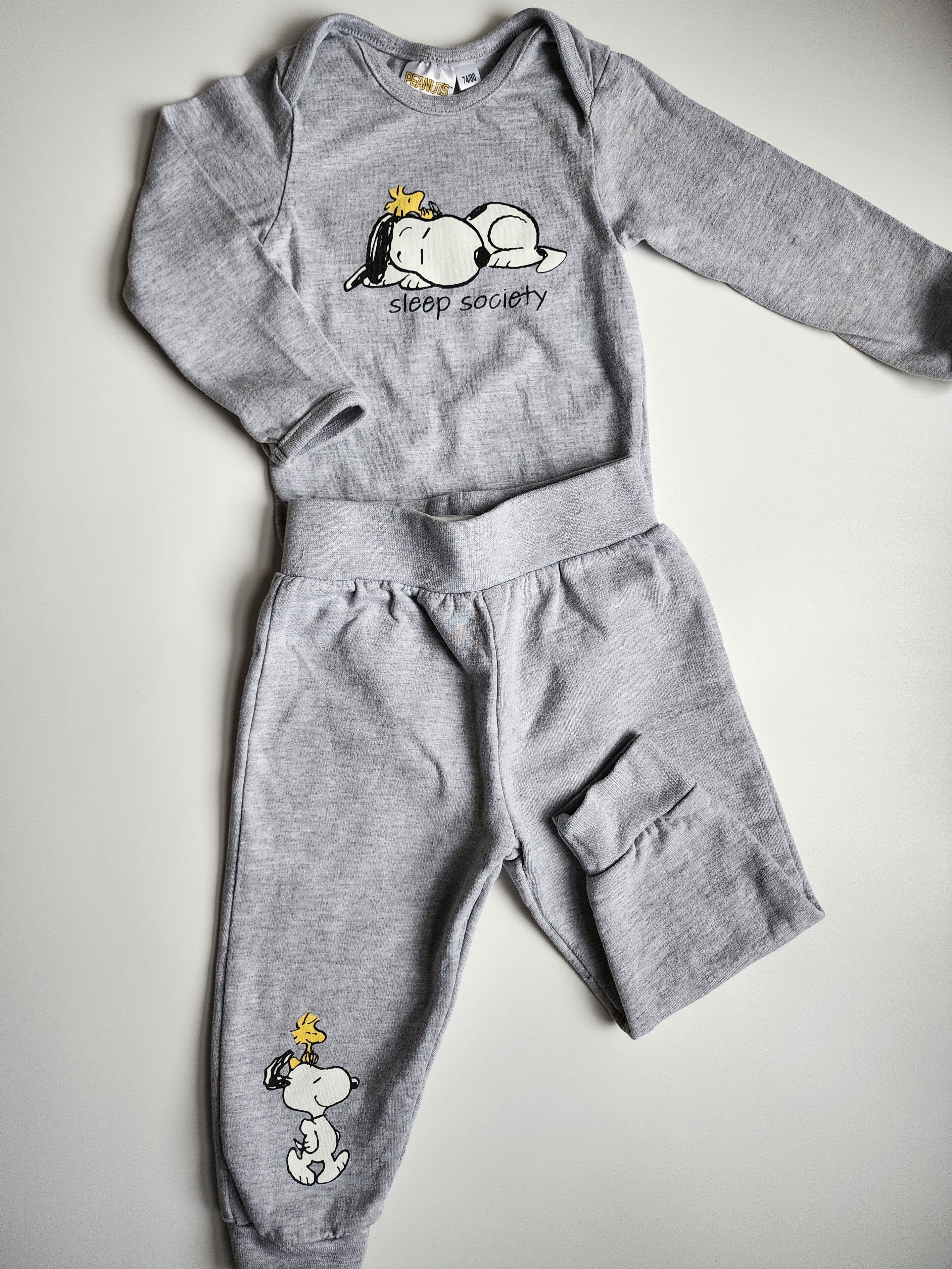 Ensemble body + pantalon Peanuts – 6-12 mois (74-80cm) – bon état tâche discrète *voir note