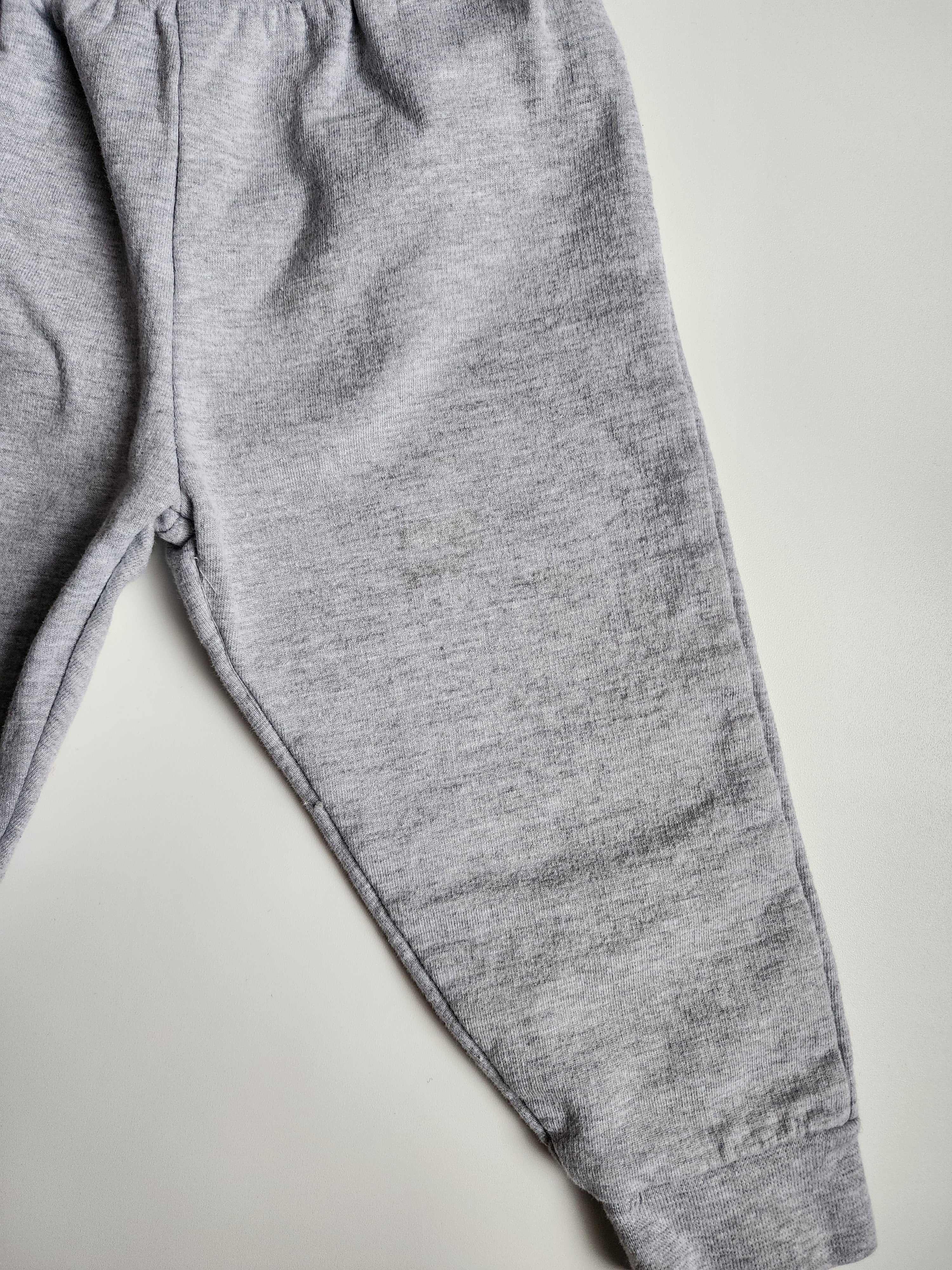 Ensemble body + pantalon Peanuts – 6-12 mois (74-80cm) – bon état tâche discrète *voir note