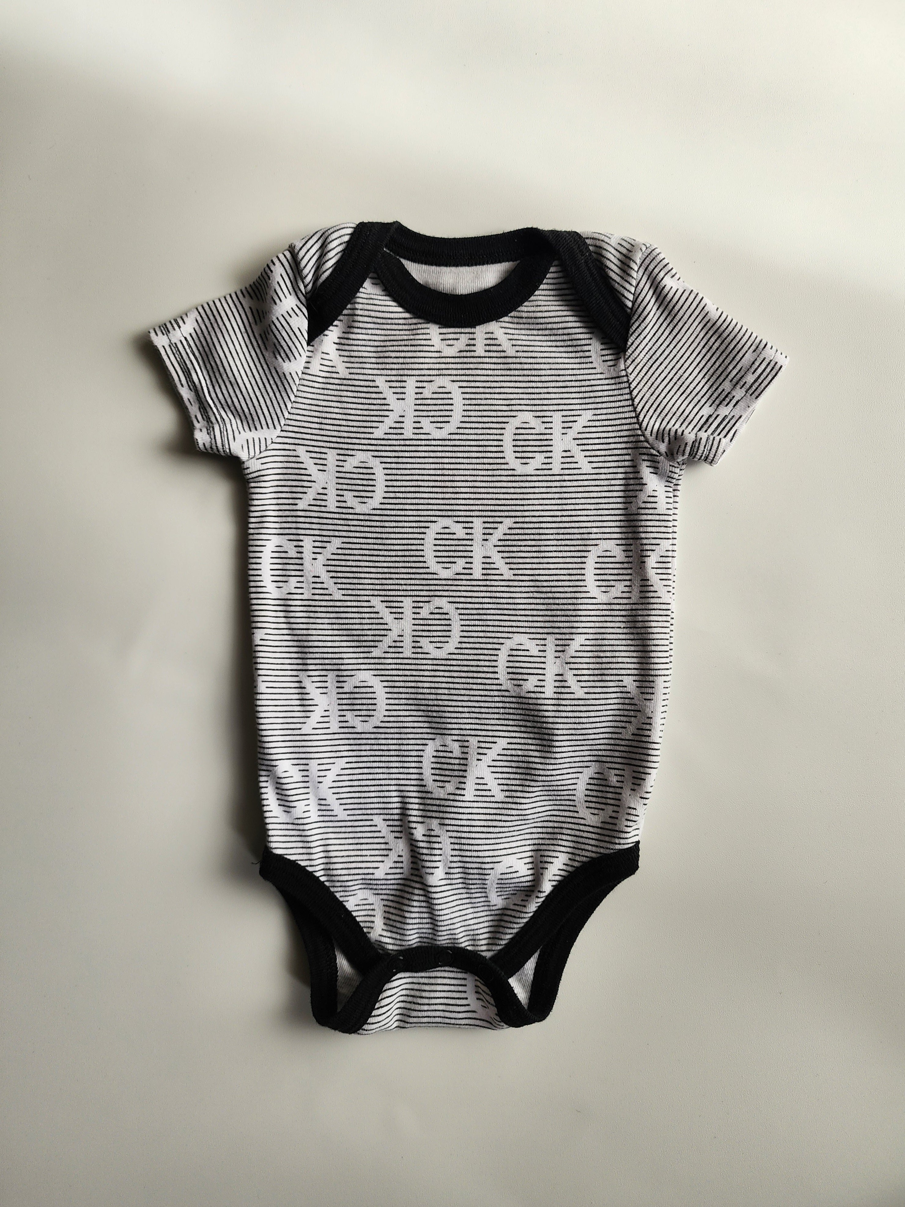 Body Calvin Klein – 3/6 mois – Très bon état