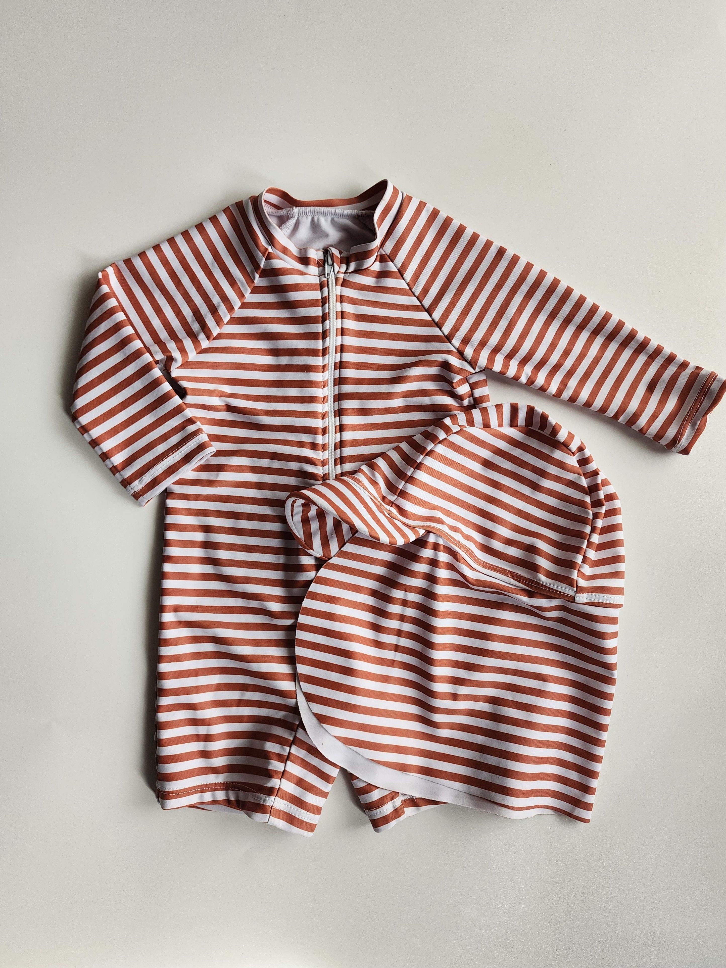 Maillot de bain + chapeau Shein – 6-9 mois – Très bon état