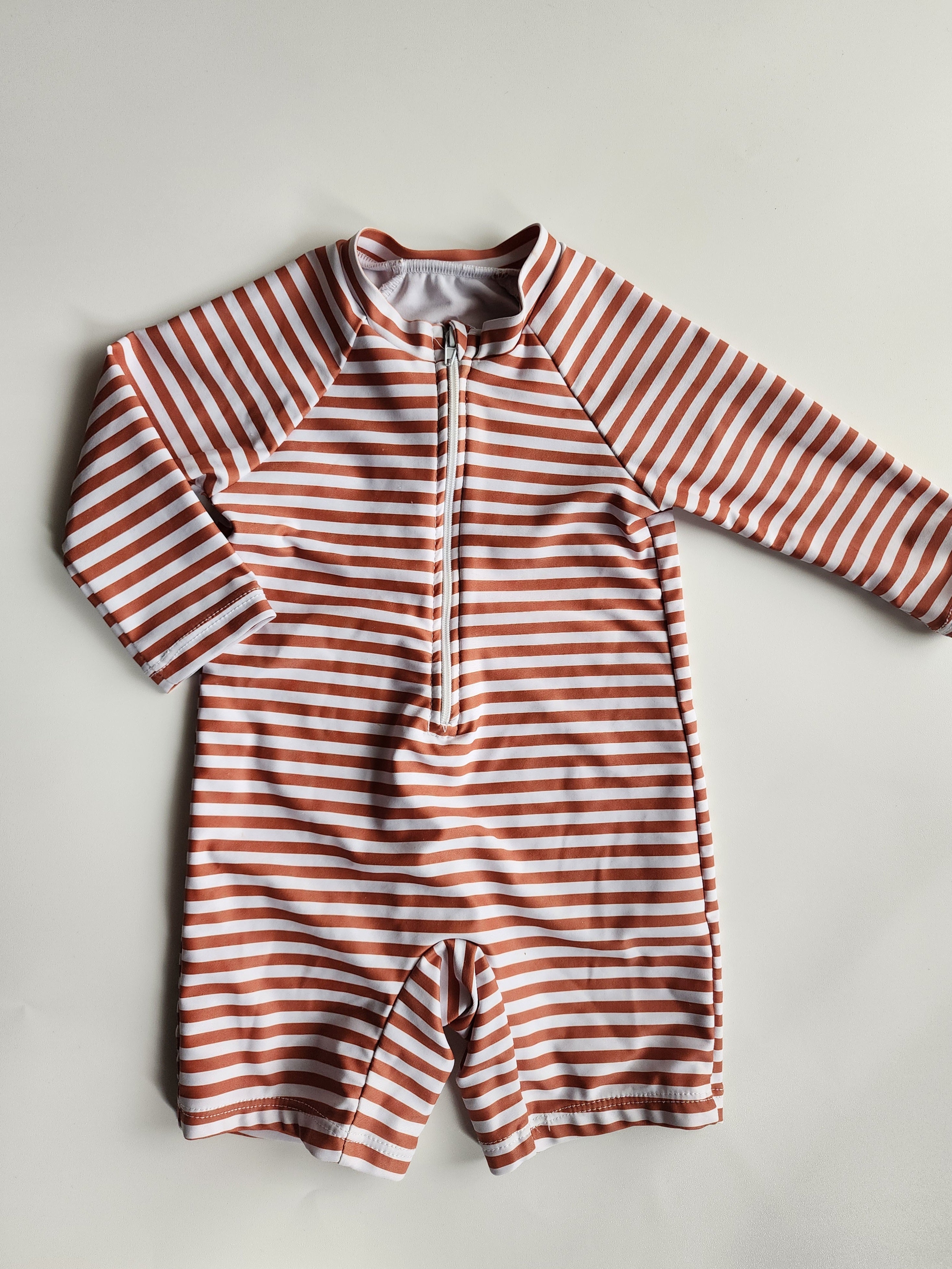 Maillot de bain + chapeau Shein – 6-9 mois – Très bon état
