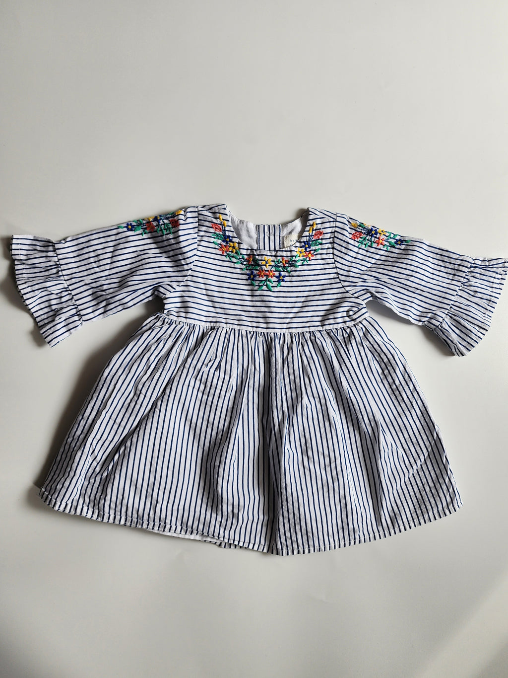 Robe BabyGap brodé – 3-6 mois – Très bon état