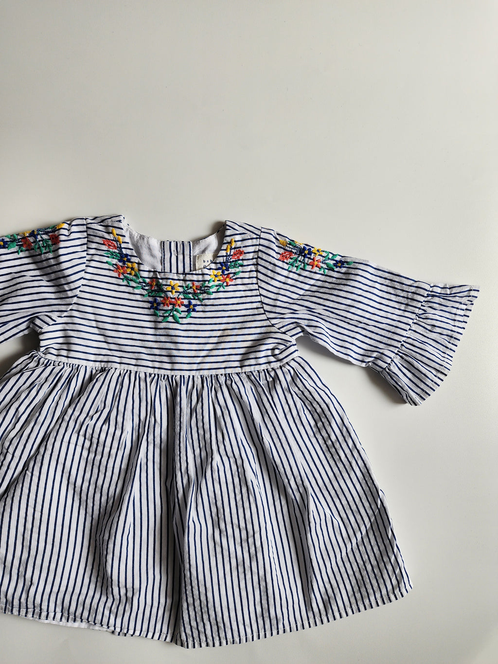 Robe BabyGap brodé – 3-6 mois – Très bon état