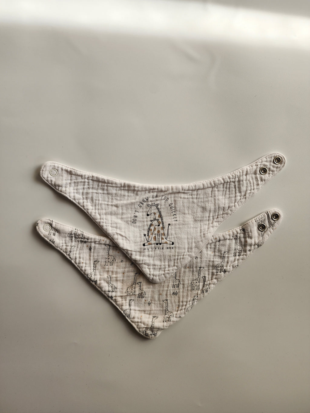 Lot 2 bavoirs – 0-12 mois – Très bon état