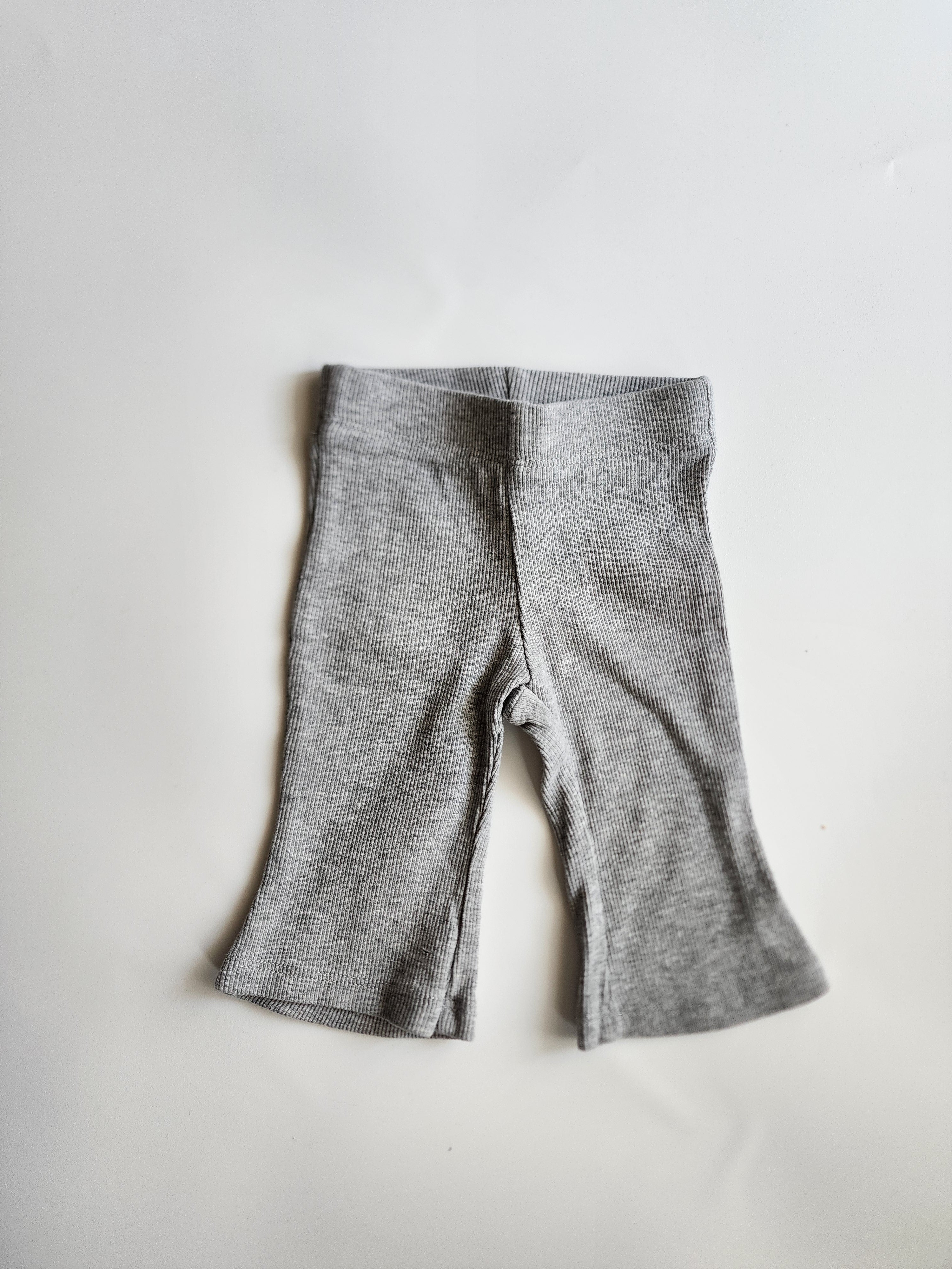 Pantalon George gris – 0-3 mois – Très bon état