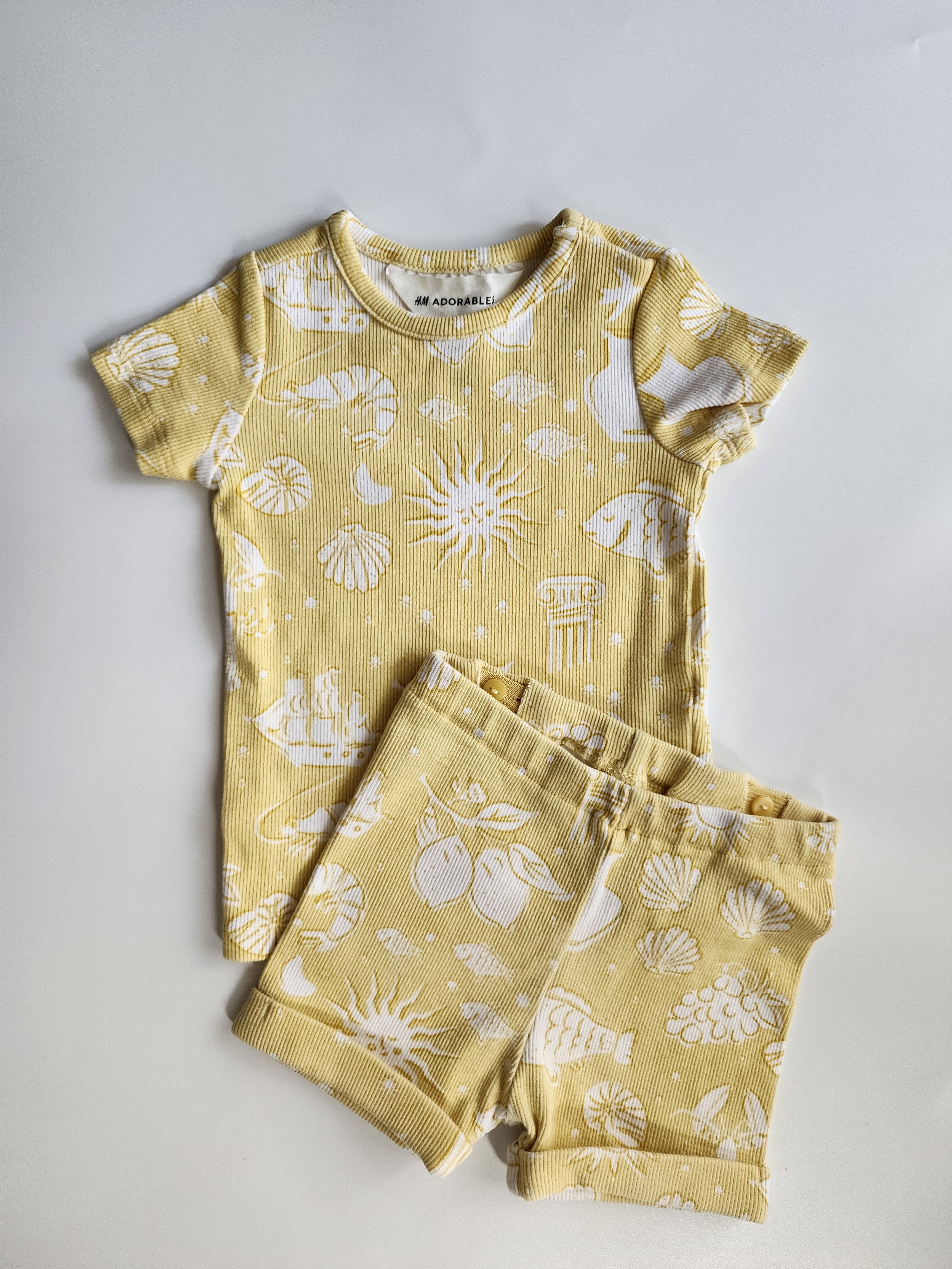 Ensemble Tee-shirt + short H&M – 9-12 mois – Très bon état
