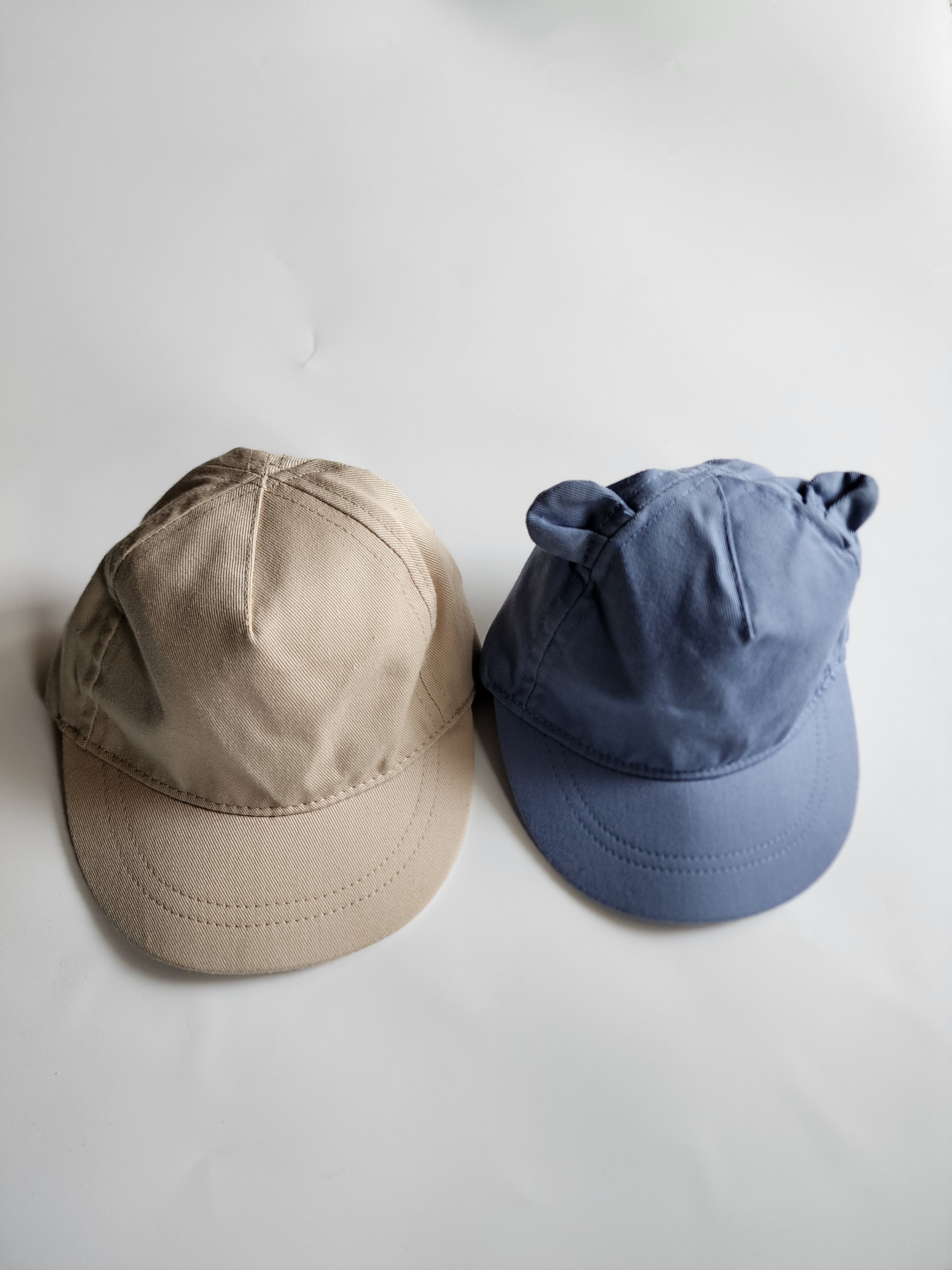 Lot 2 casquettes Primark – 3-6 mois – Très bon état