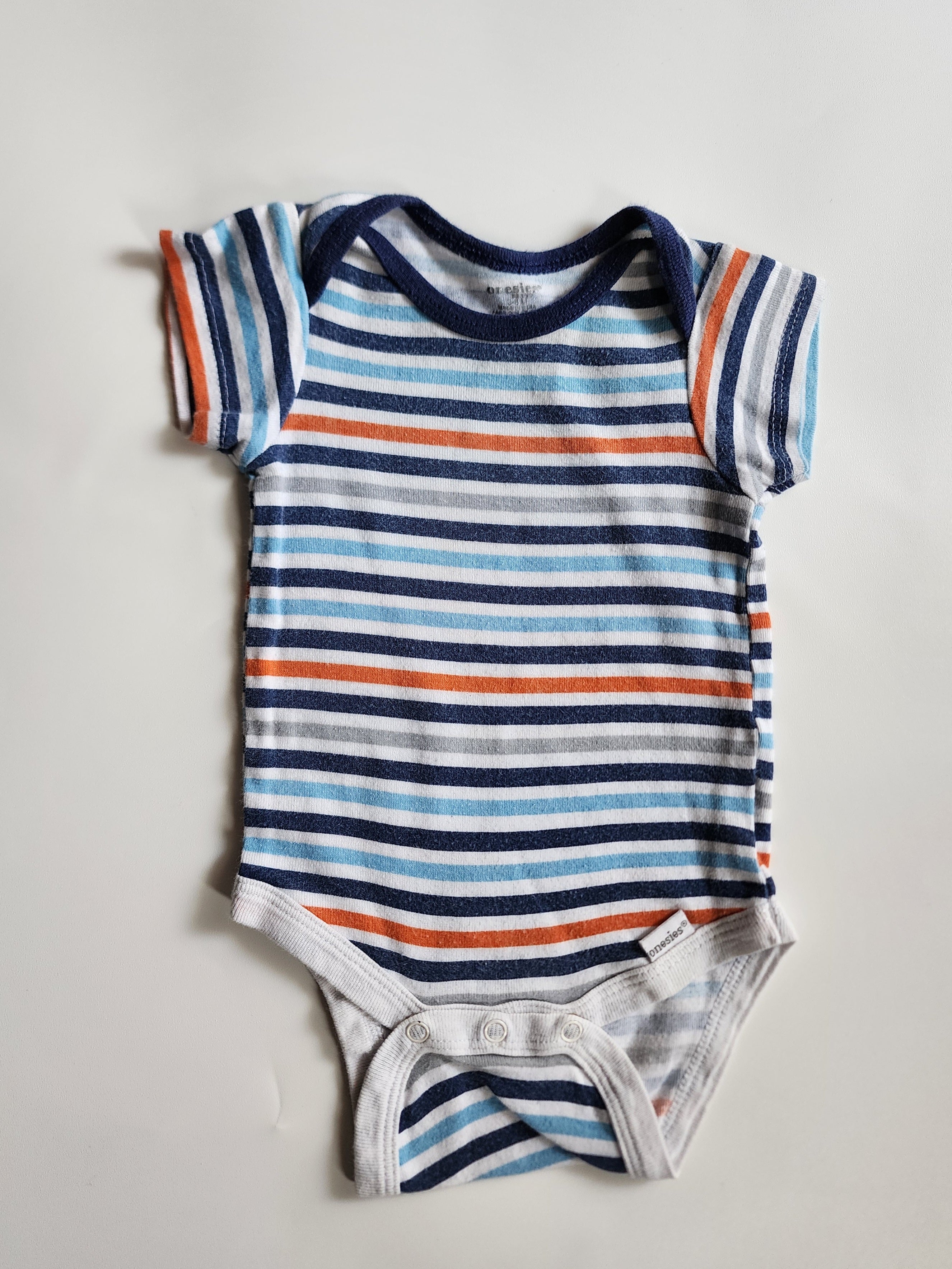 Body manches courtes Onesies – 3-6 mois – Très bon état