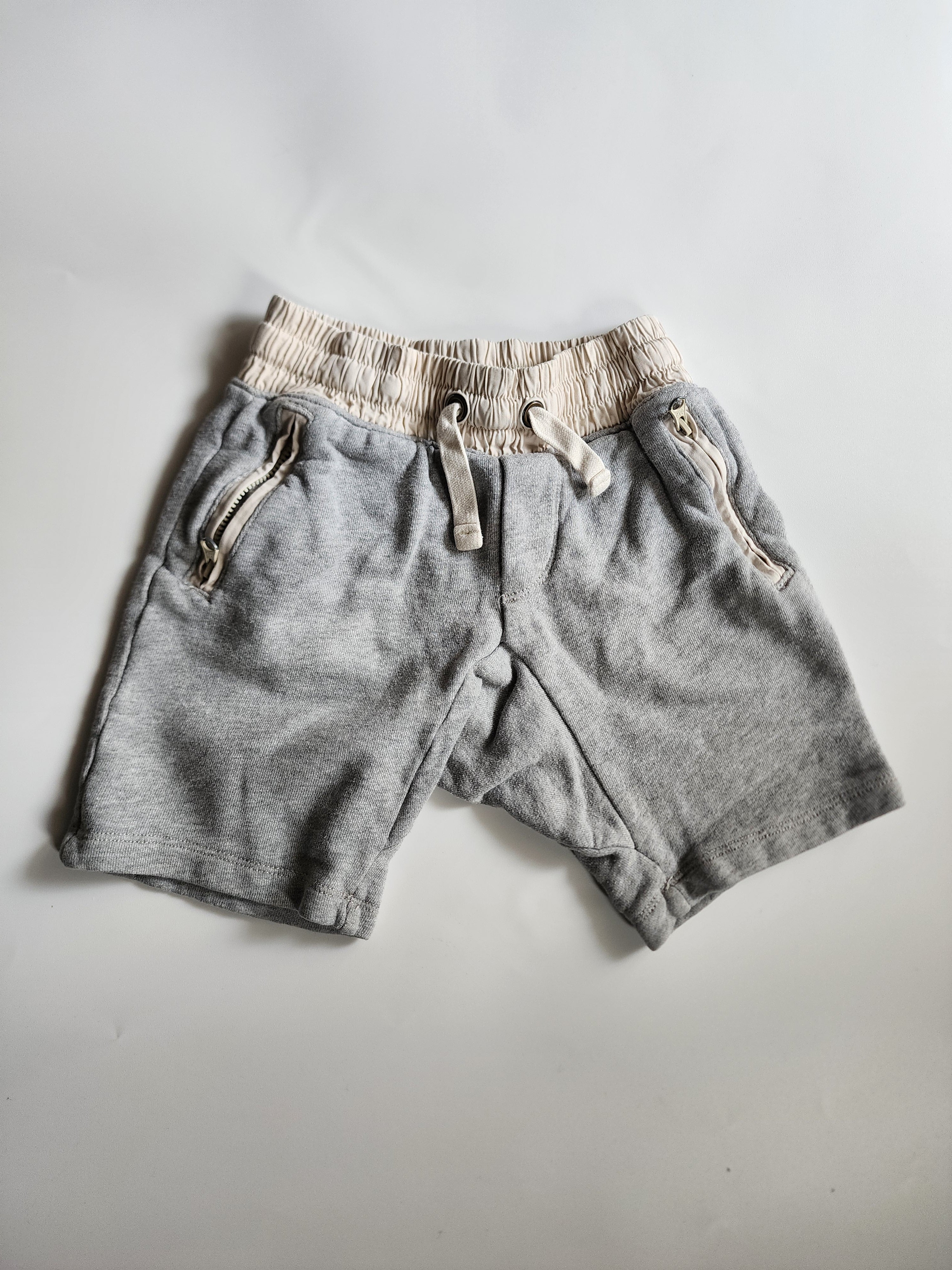 Short BabyGap – 4-5 ans  – Très bon état