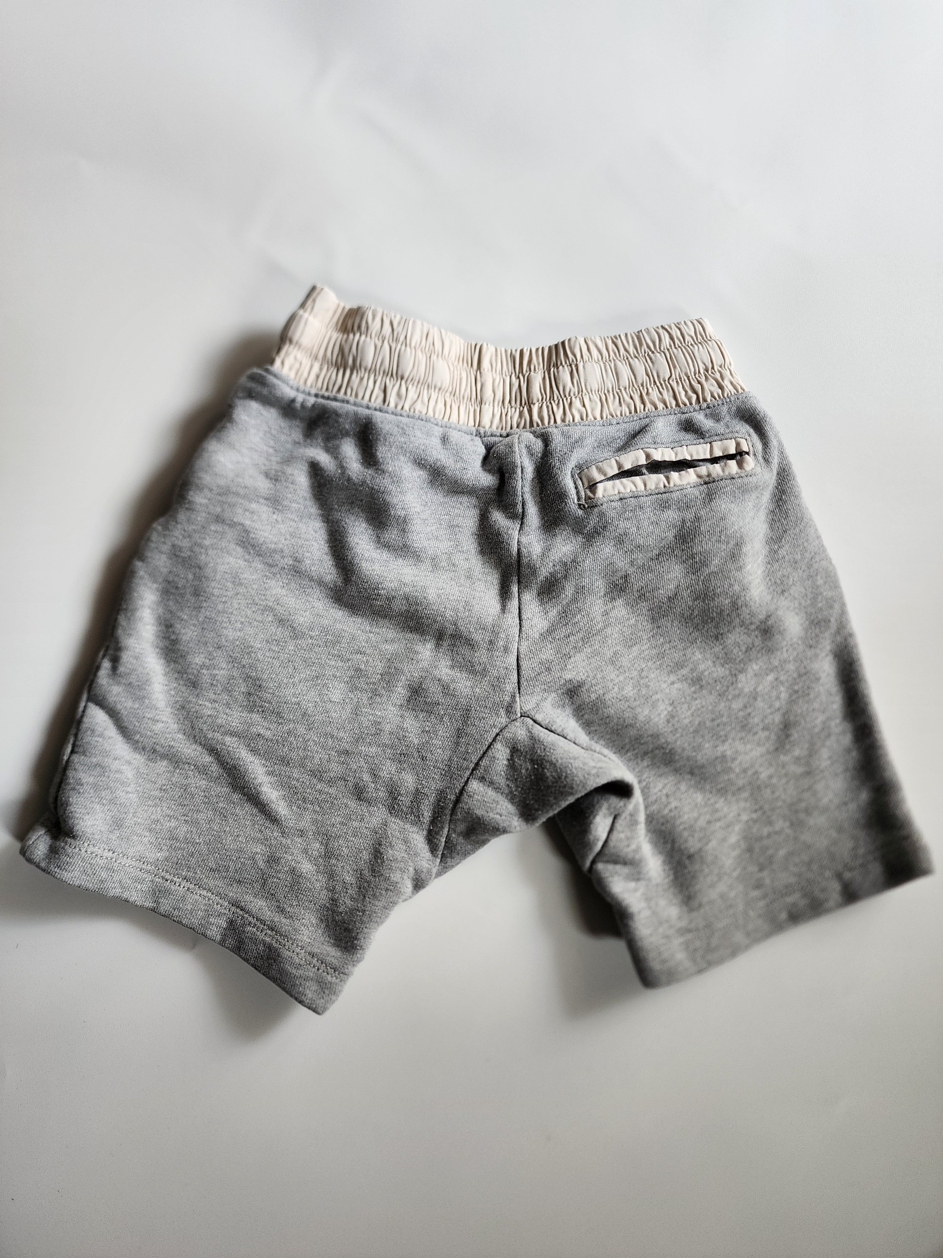 Short BabyGap – 4-5 ans  – Très bon état