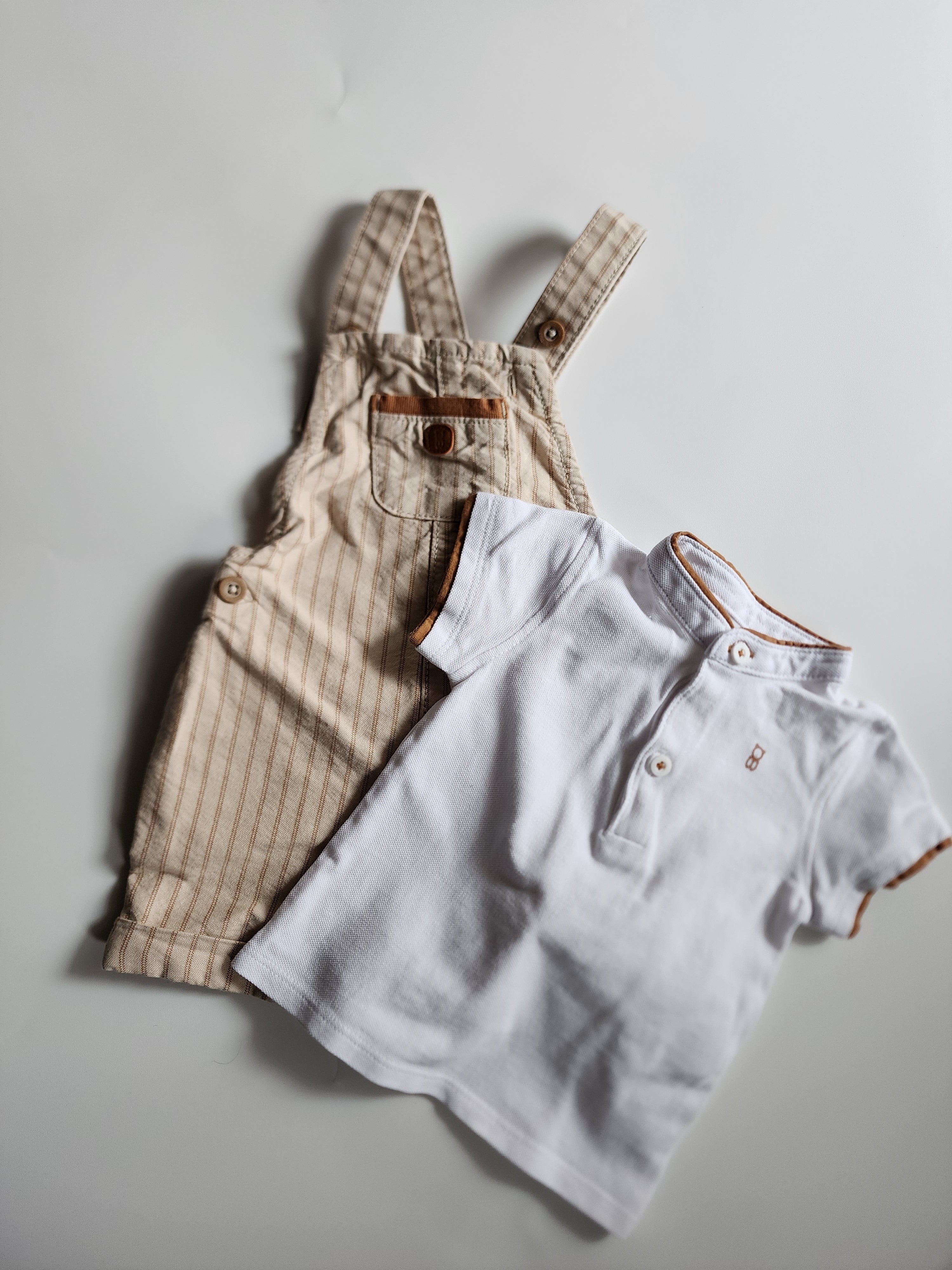 Salopette + tee-shirt Obaibi – 6 mois – Très bon état