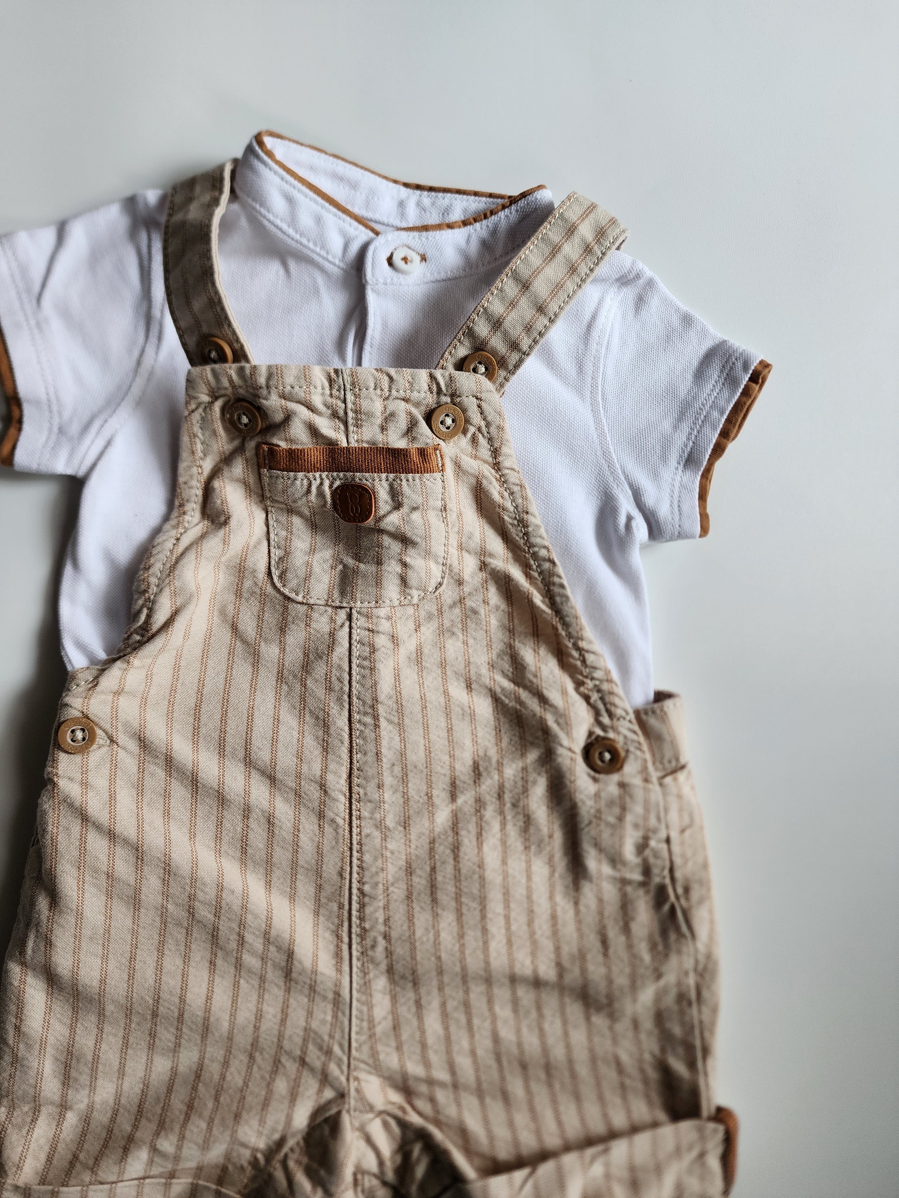 Salopette + tee-shirt Obaibi – 6 mois – Très bon état
