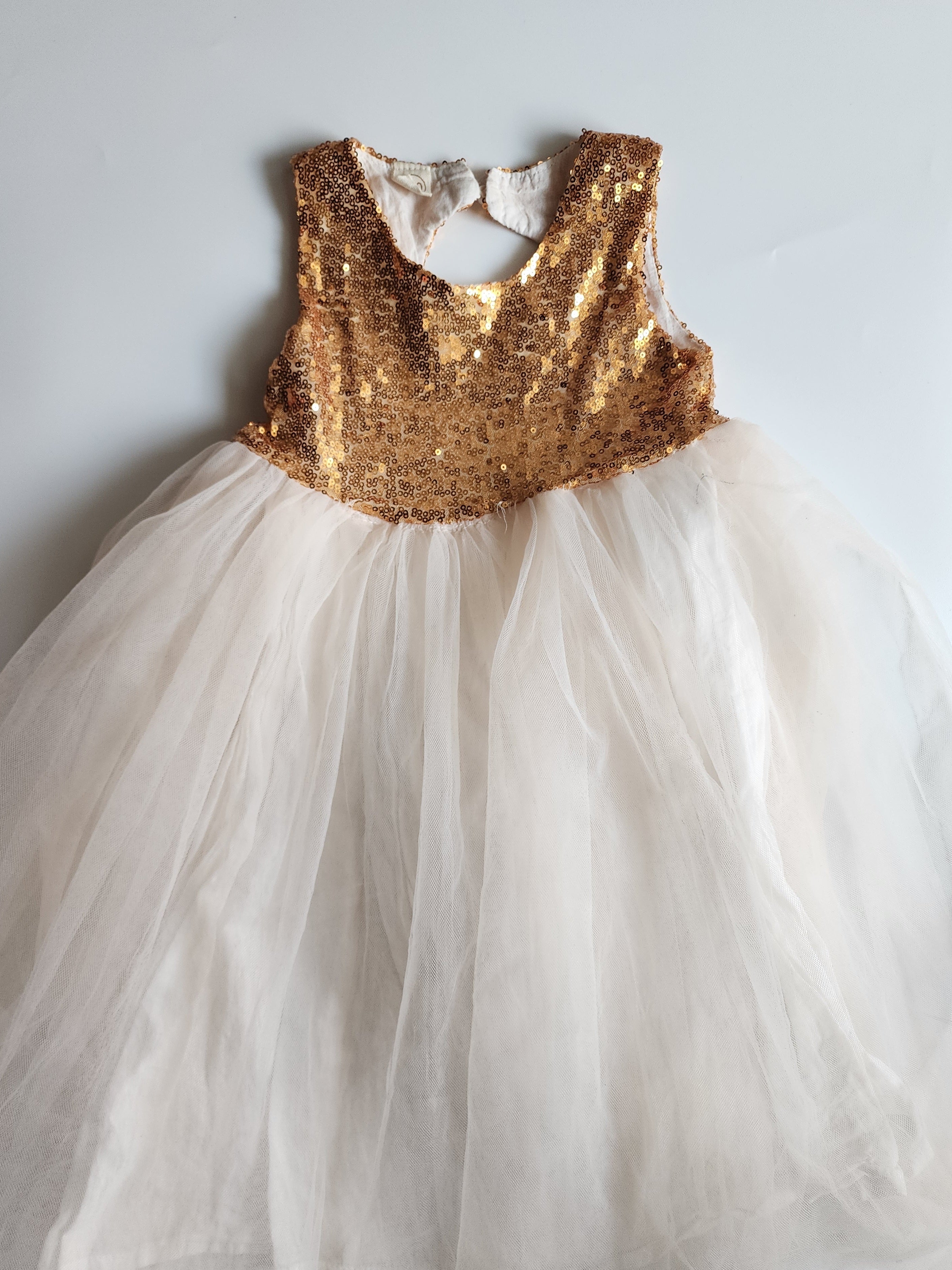 Robe rose gold à sequins et voile – 4/5 ans– Très bon état