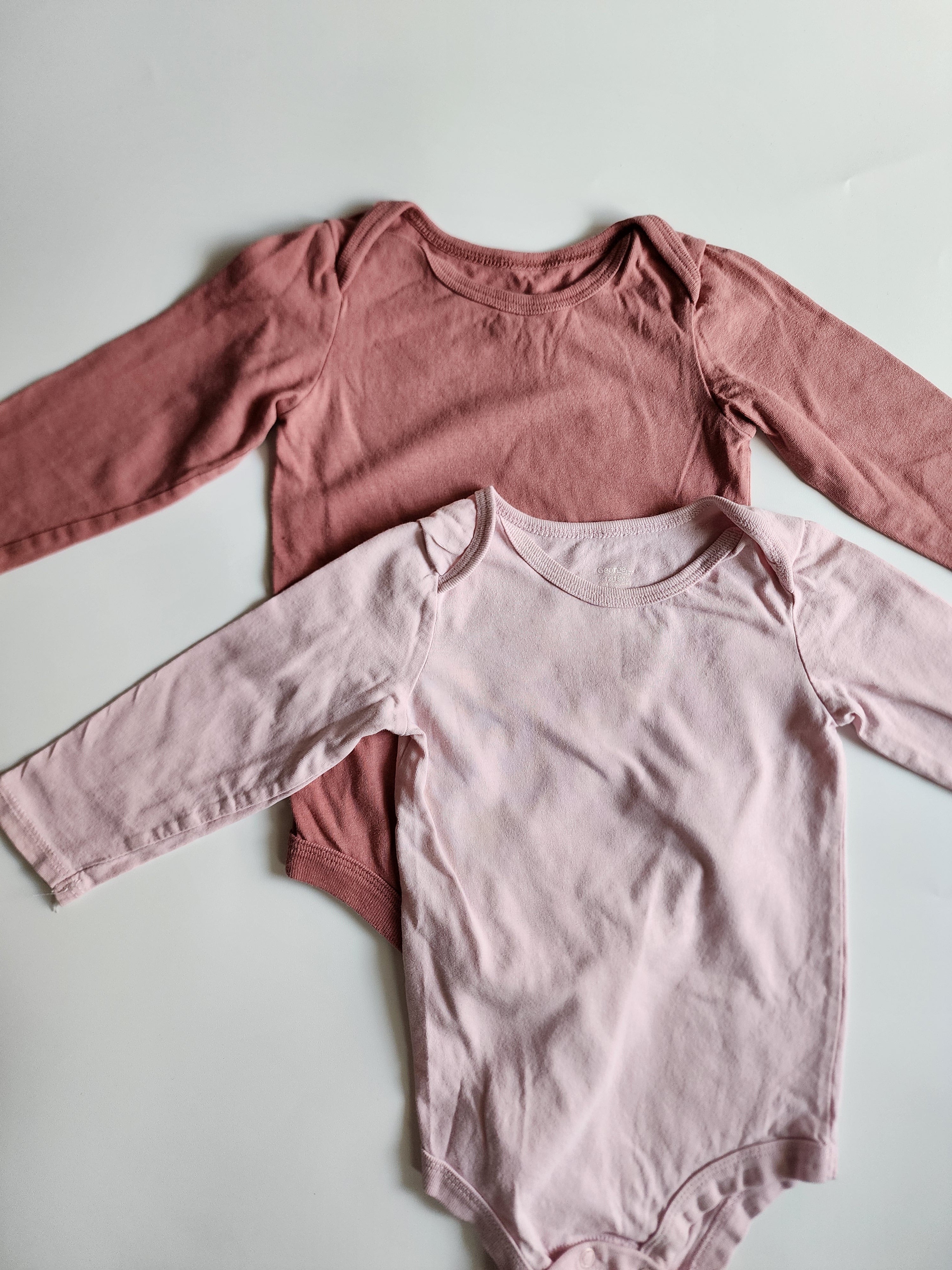Lot 2 bodys George manches longues – 12-18 mois – Très bon état