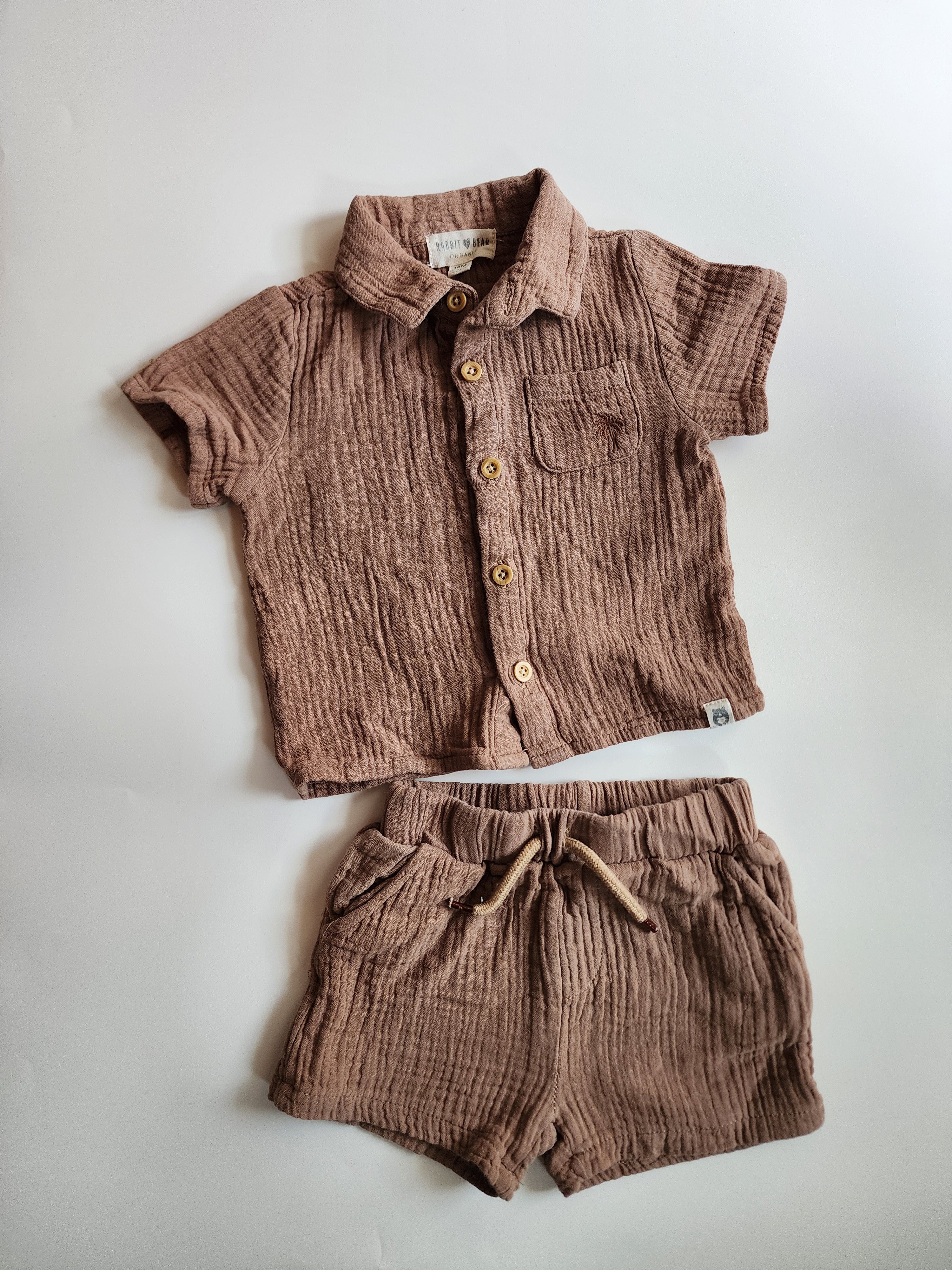 Ensemble chemise + short Rabbit Bear – 18 mois *Taille 12mois – Très bon état