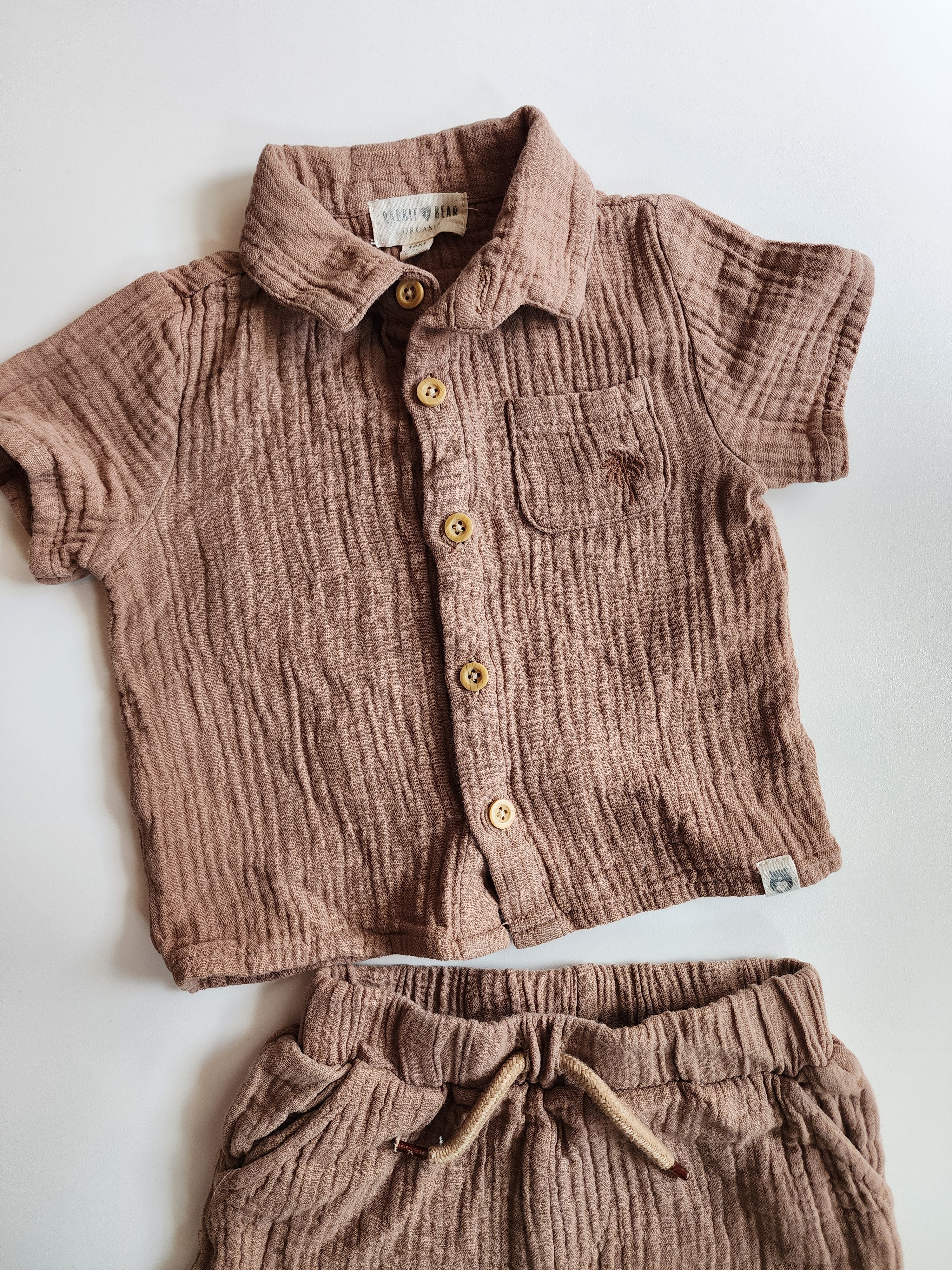 Ensemble chemise + short Rabbit Bear – 18 mois *Taille 12mois – Très bon état
