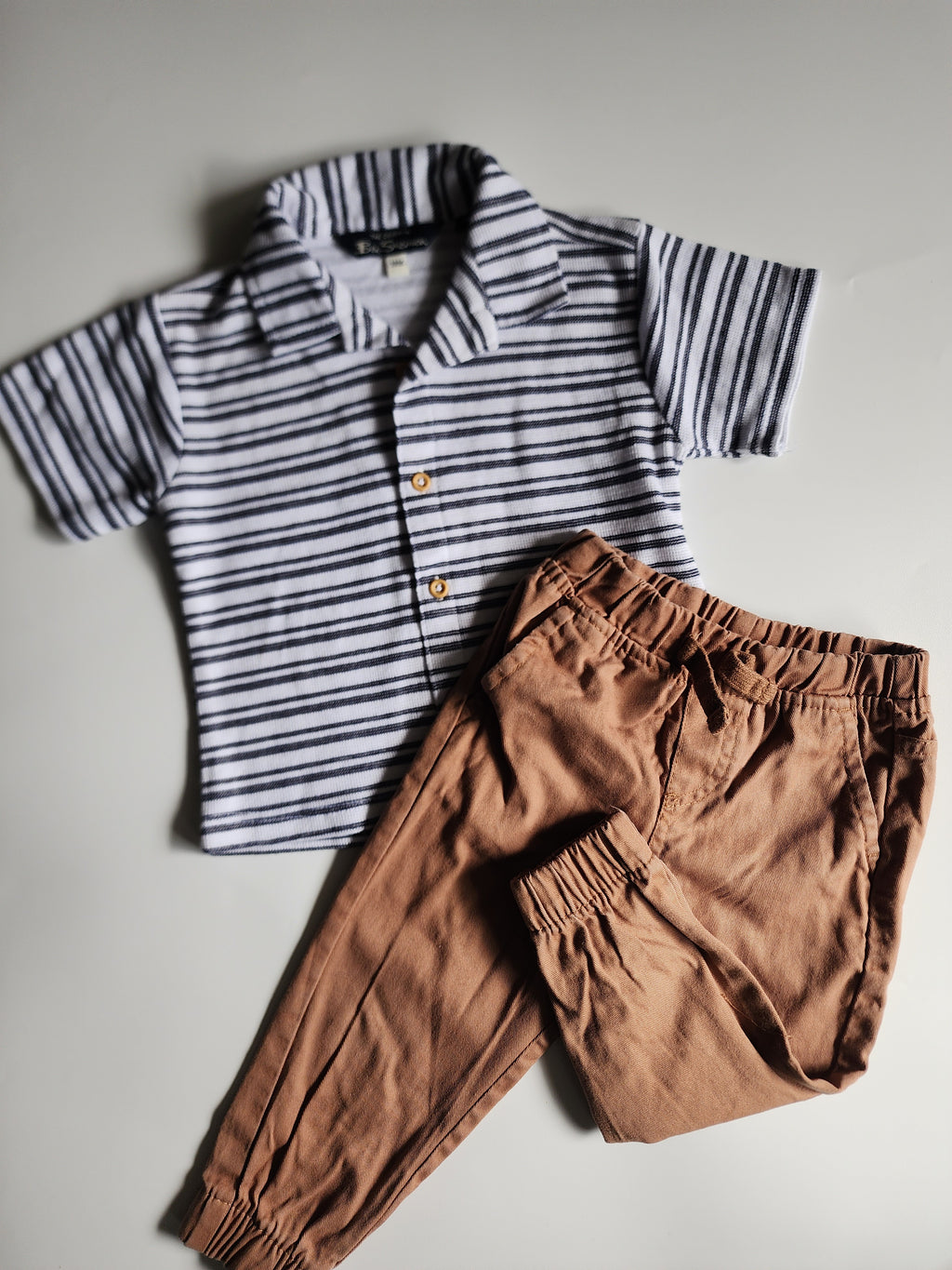 Ensemble polo et pantalon Ben Sherman – 18 mois – Très bon état
