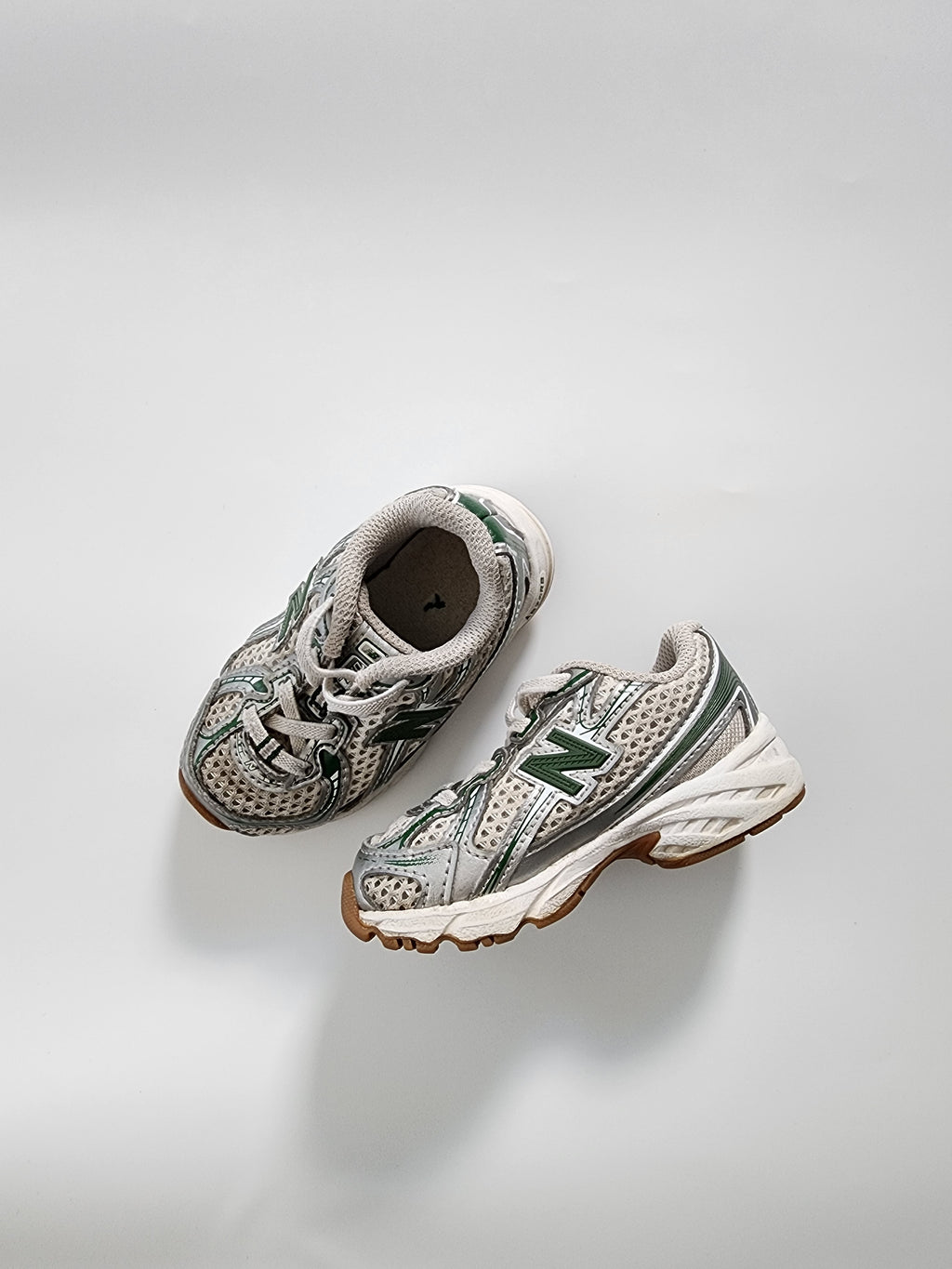 Basket New Balance 740 – EU : 21 / US : 5  – Trés bon état