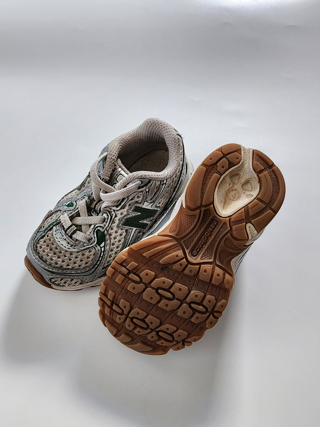 Basket New Balance 740 – EU : 21 / US : 5  – Trés bon état