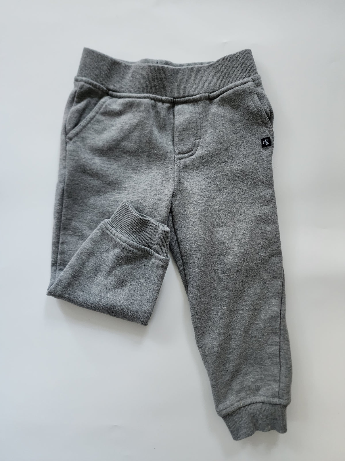 Pantalon Calvin Klein int. polaire – 3 ans – Trés bon état