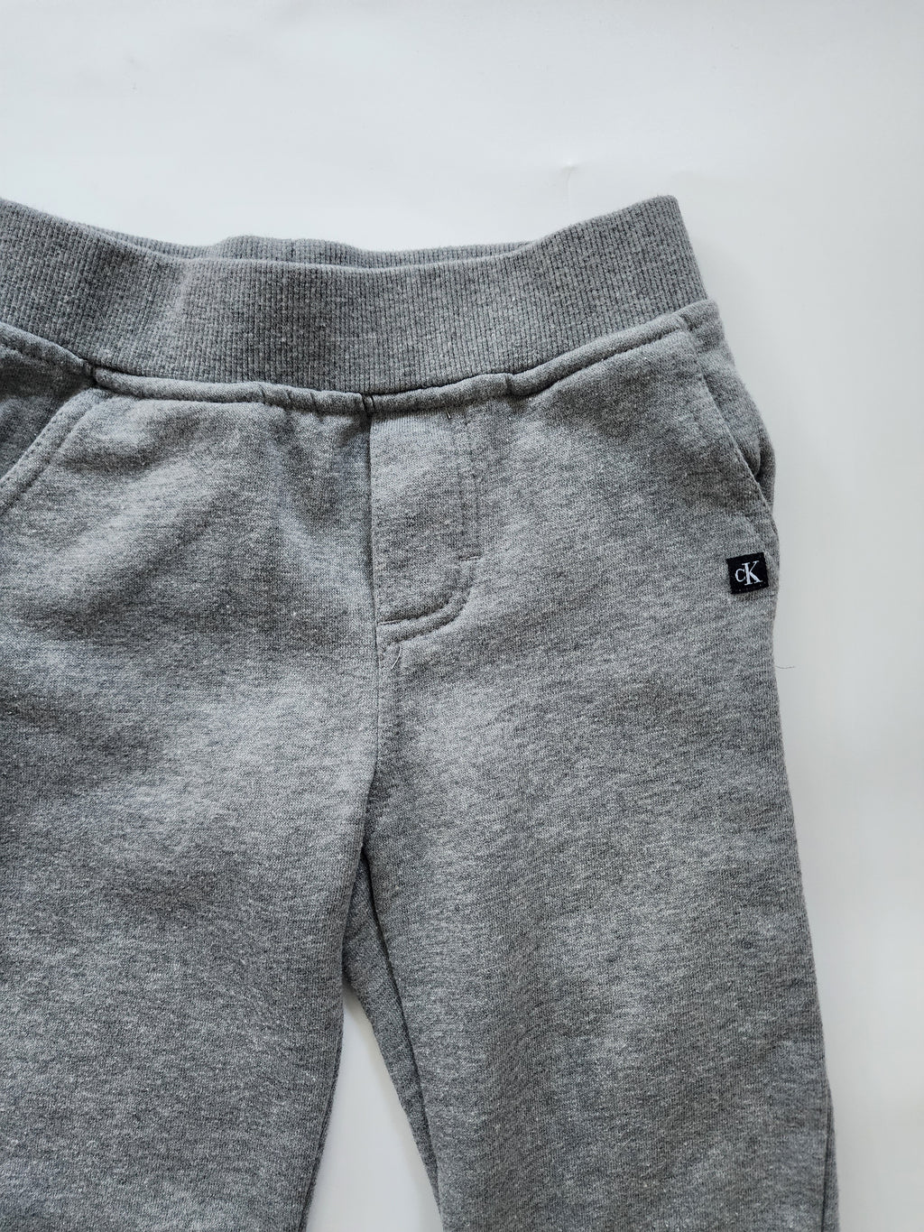 Pantalon Calvin Klein int. polaire – 3 ans – Trés bon état