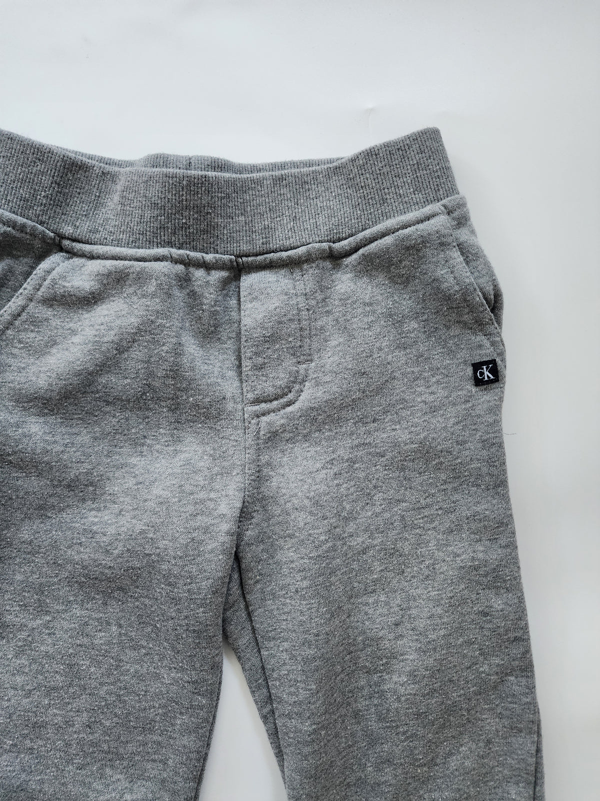 Pantalon Calvin Klein int. polaire – 3 ans – Trés bon état
