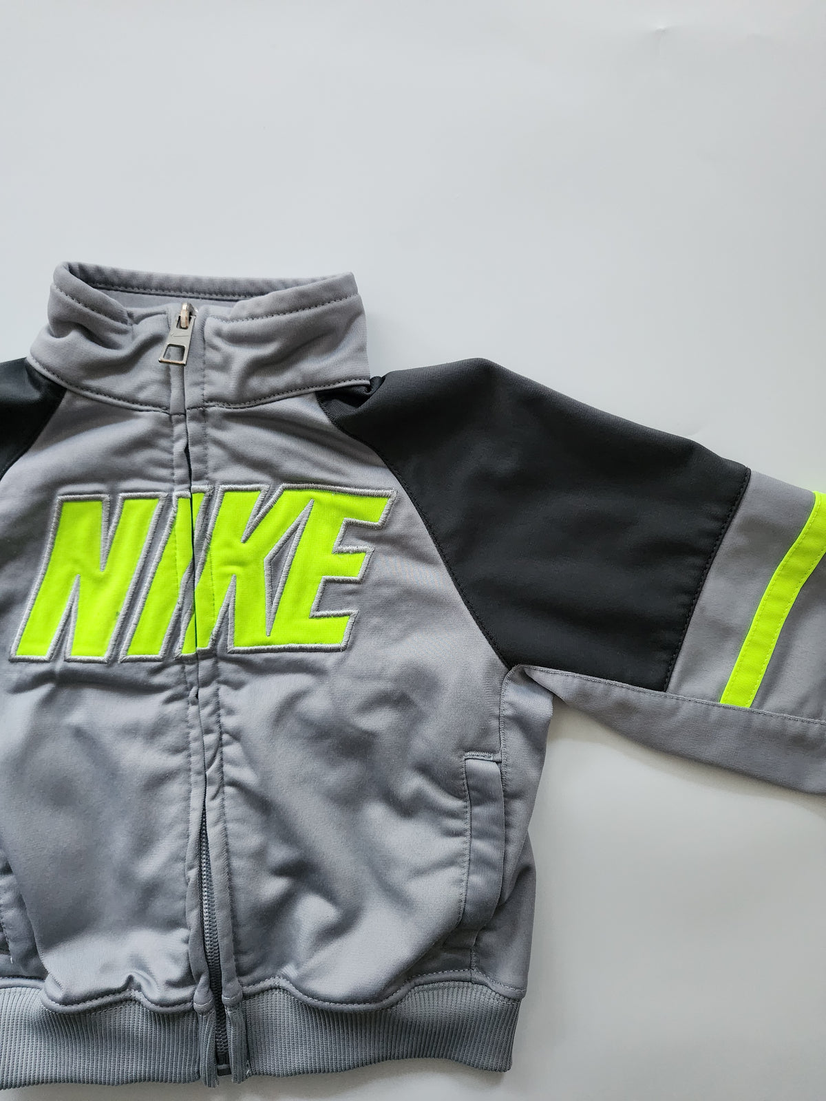 Veste à zip Nike – 2 ans – Trés bon état