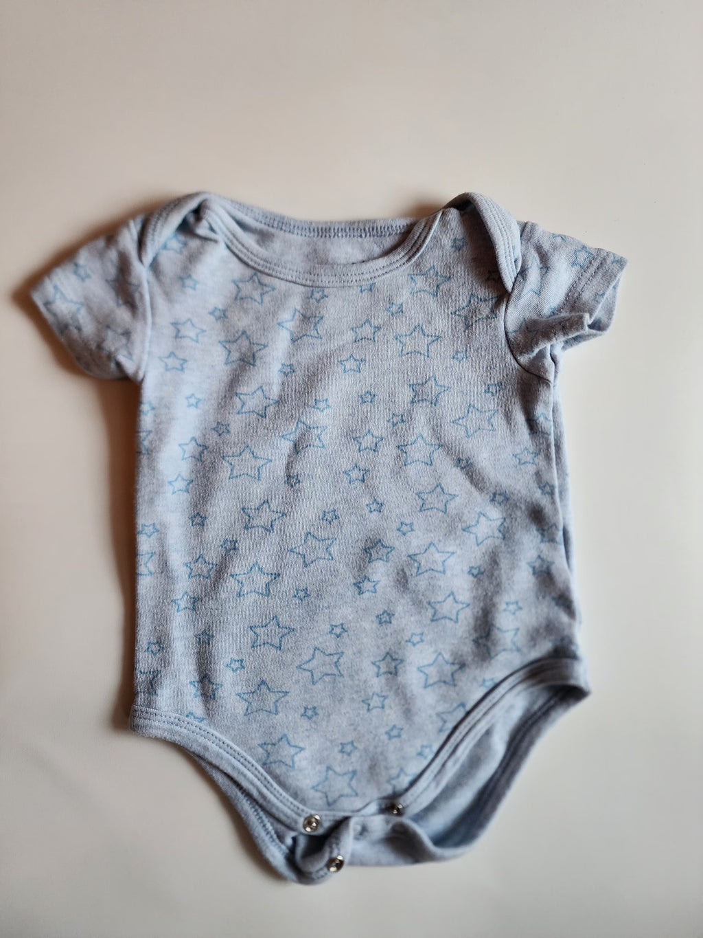 Lot 2 bodys Necessities – 3-6 mois – Très bon état