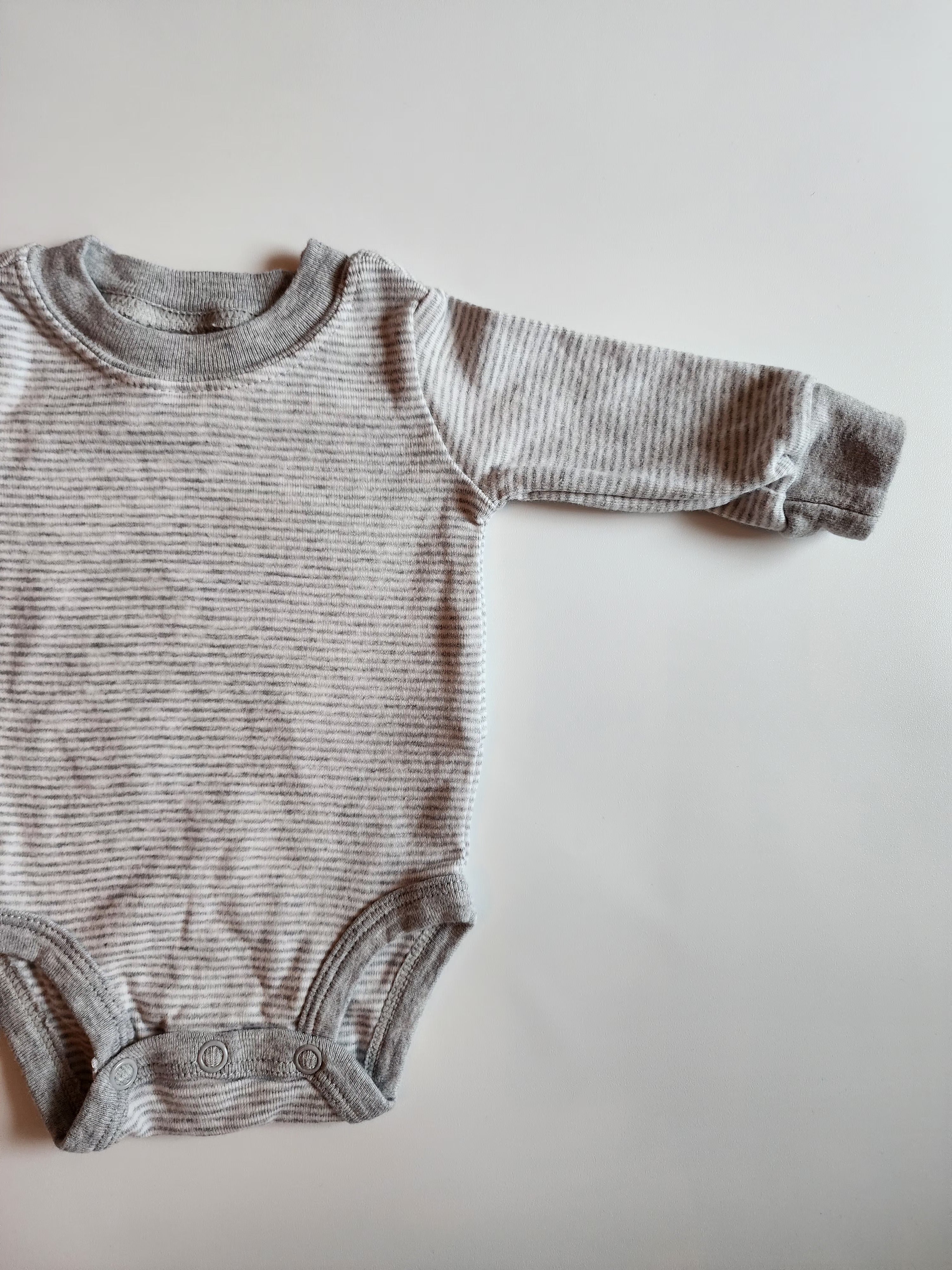 Body manches courtes Carter's– Nouveau-né – Très bon état
