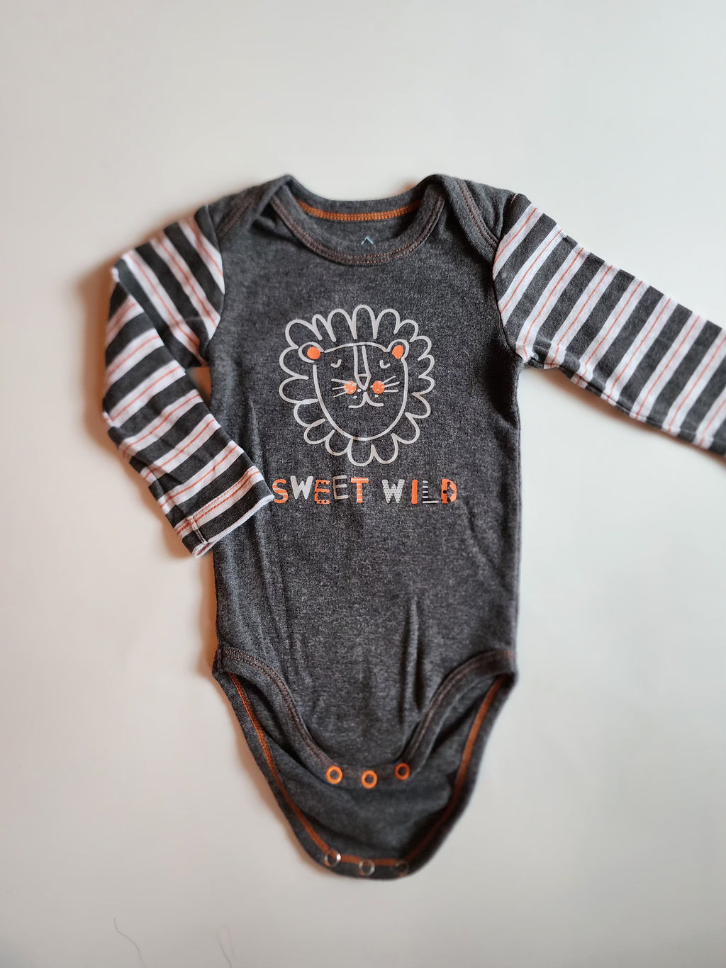 Lot 2 body manches longues TEX baby – 6 mois – Très bon état