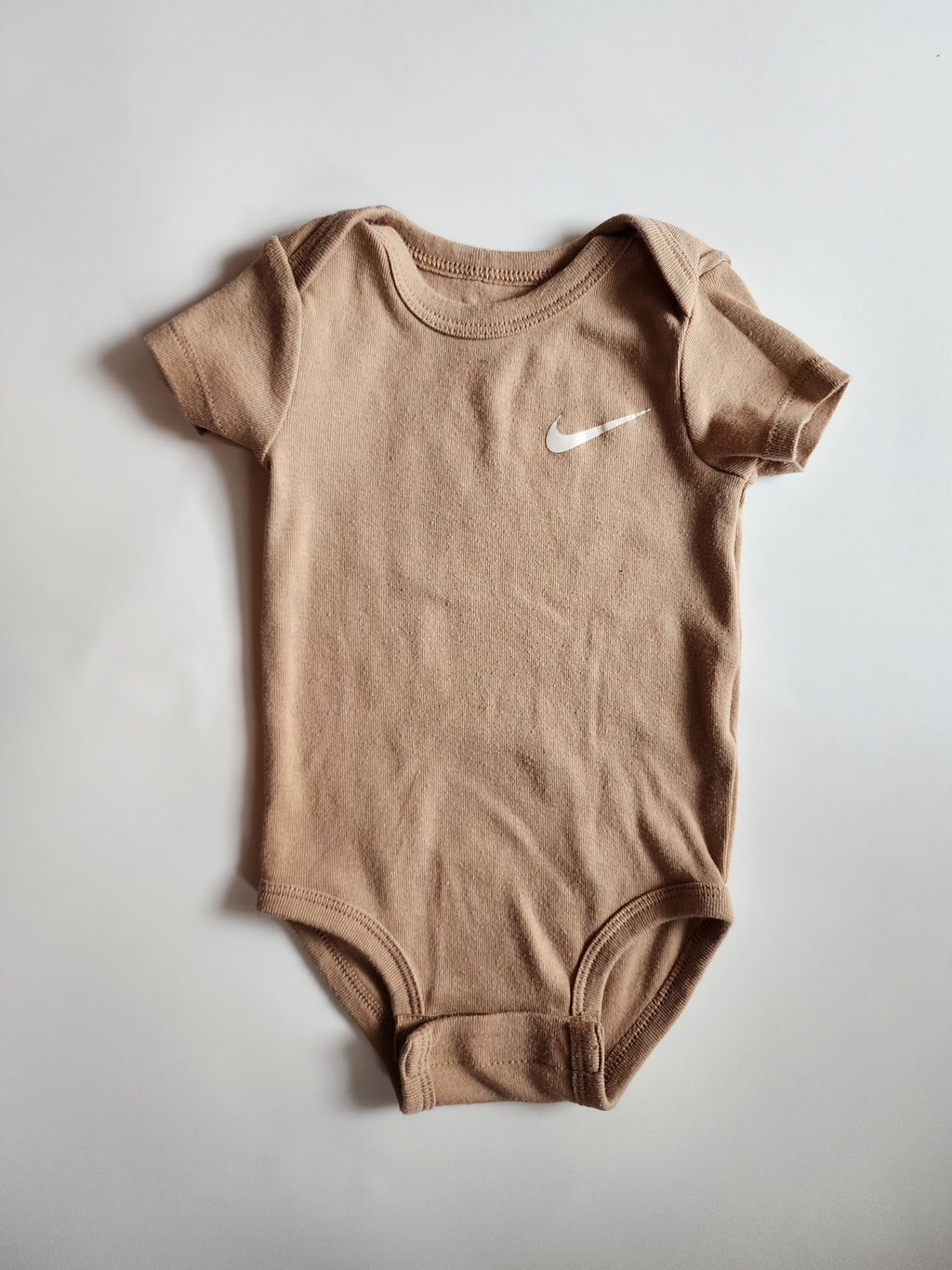 Body manches courtes Nike – 9 mois – Très bon état