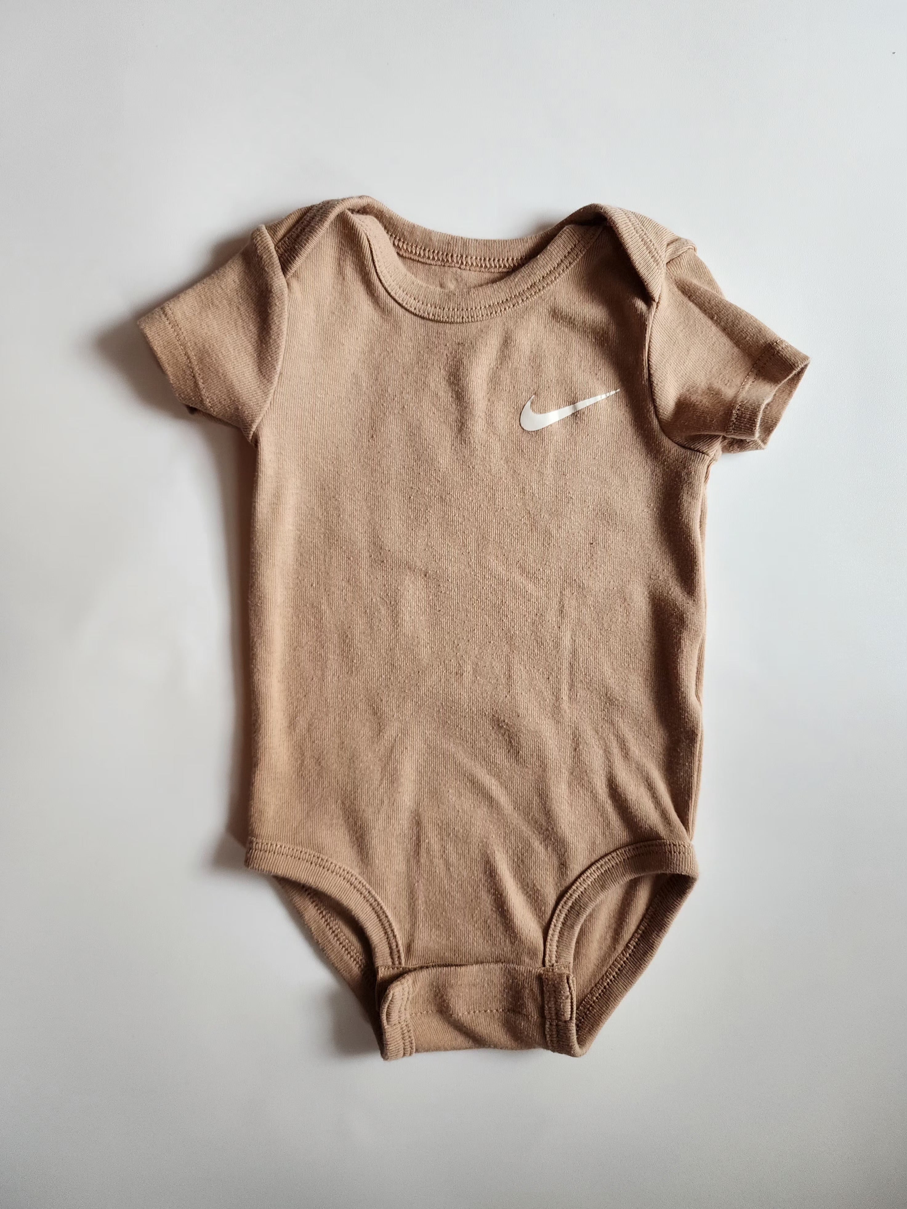 Body manches courtes Nike – 9 mois – Très bon état