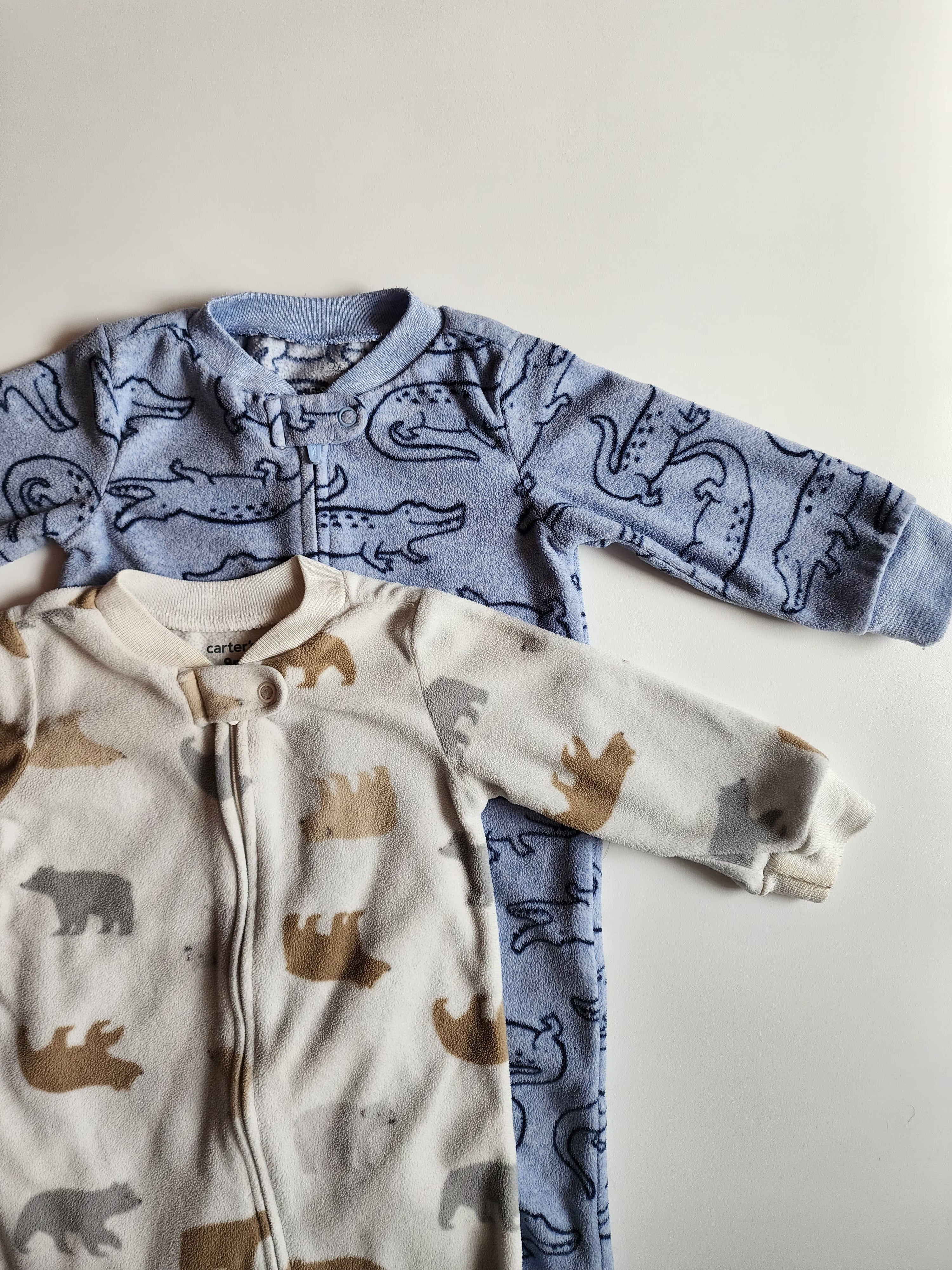 Lot 2 pyjamas polaire Carter's 6-9 mois – bon état